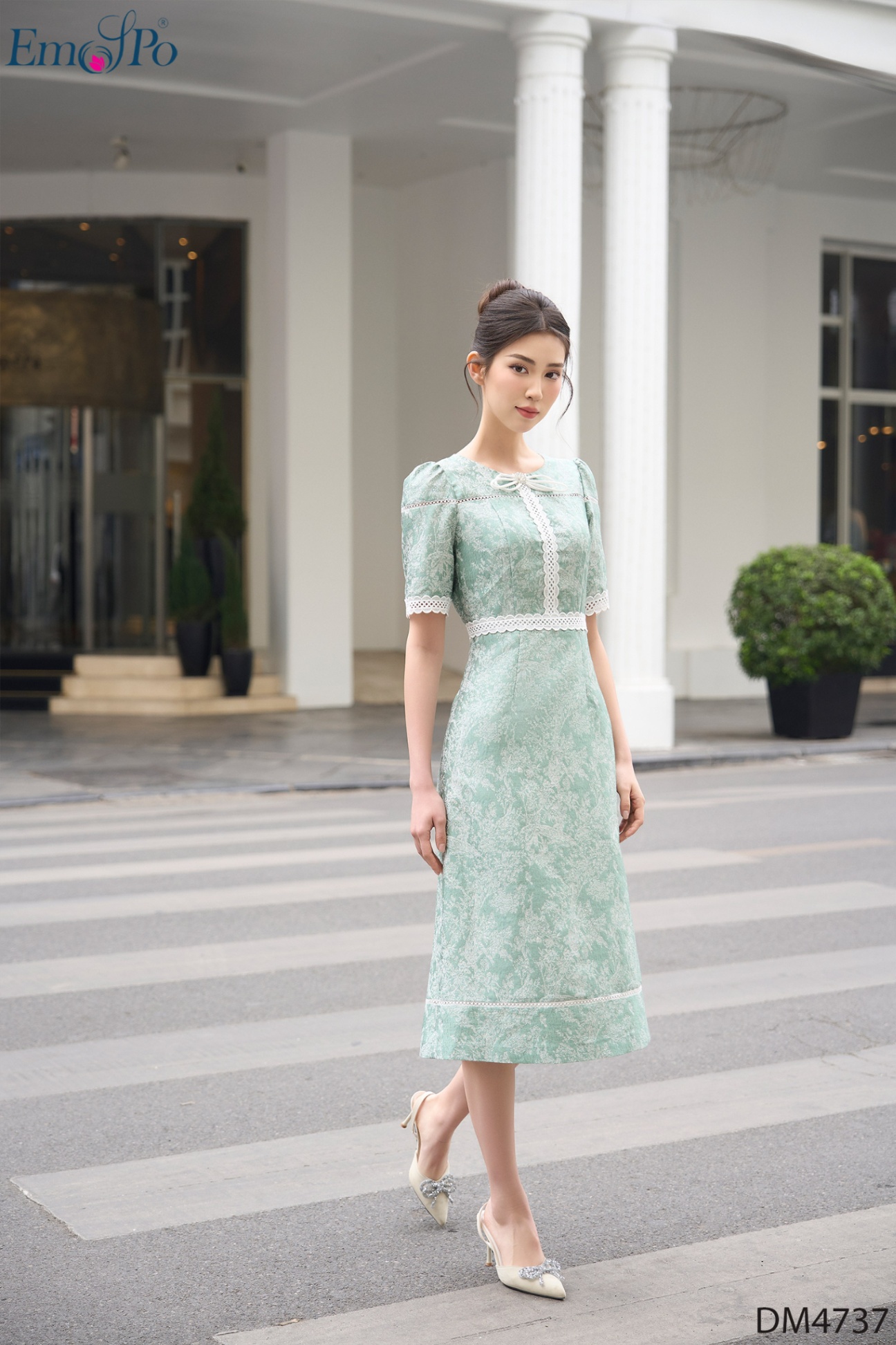Đầm A họa tiết, phối ren, cổ tròn đính nơ đá