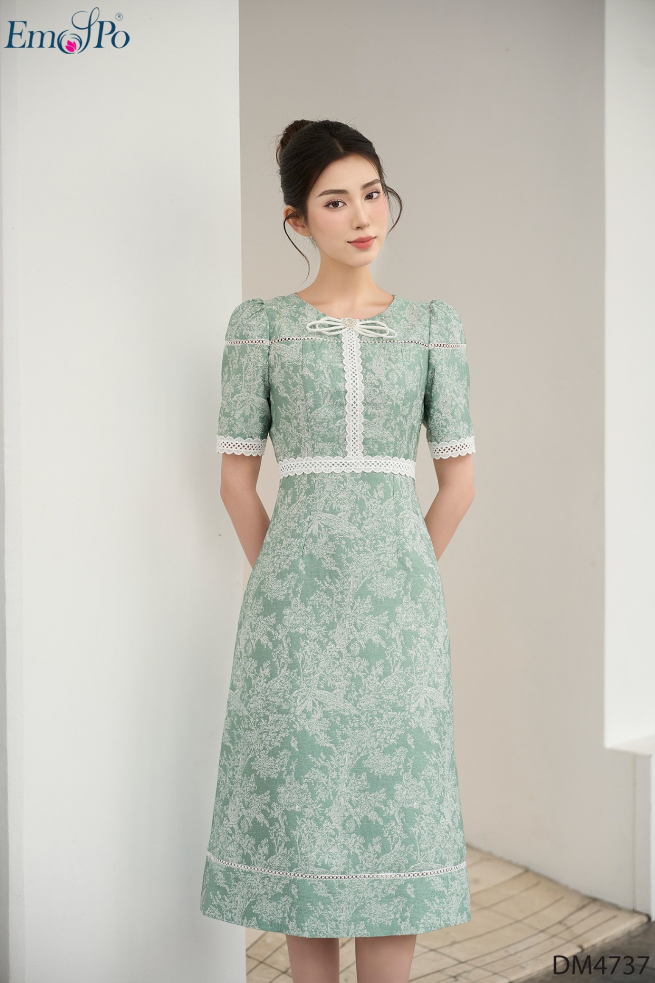 Đầm A họa tiết, phối ren, cổ tròn đính nơ đá
