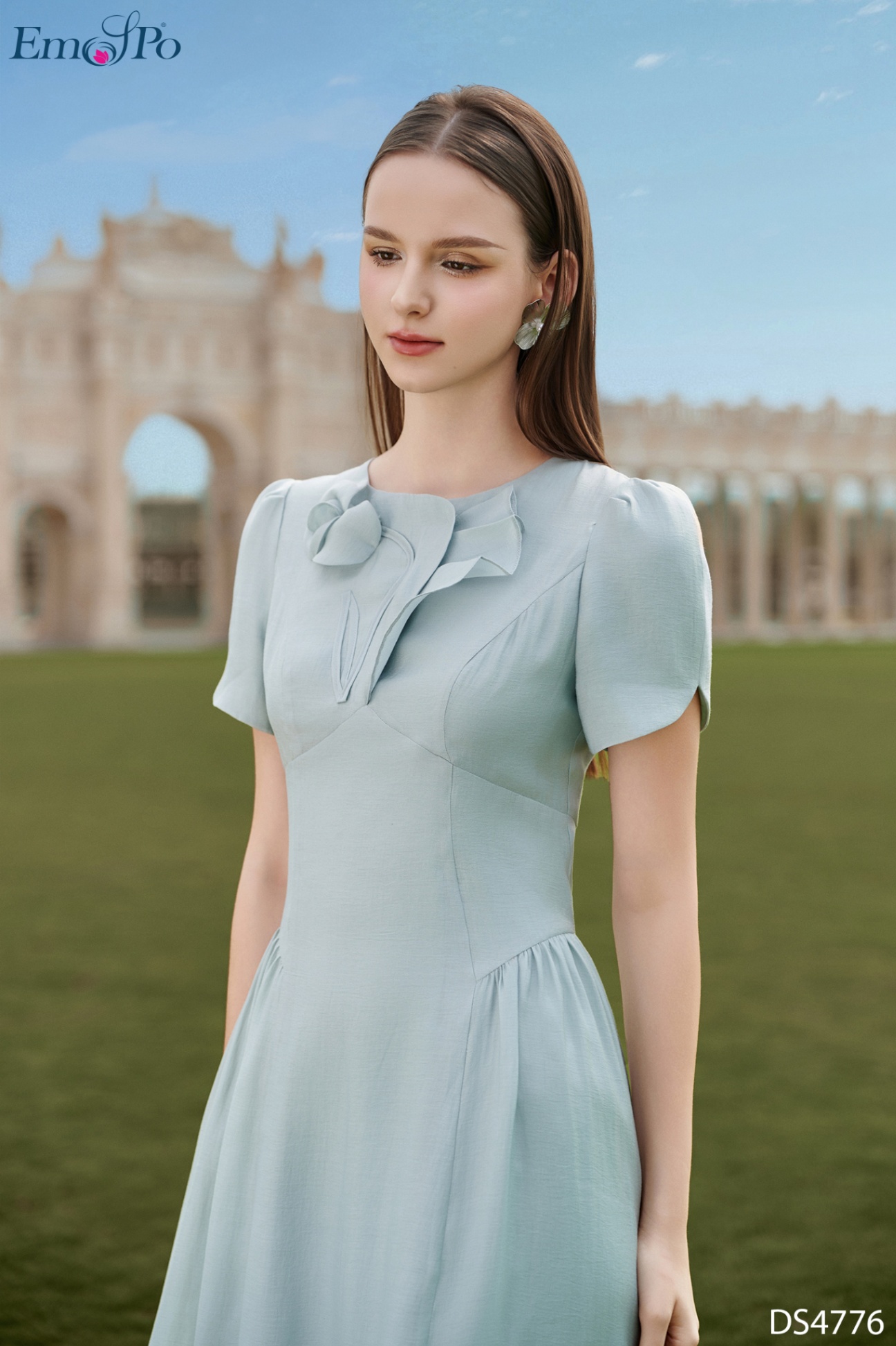 Đầm tơ xòe, can eo cao, ngực đính hoa bèo