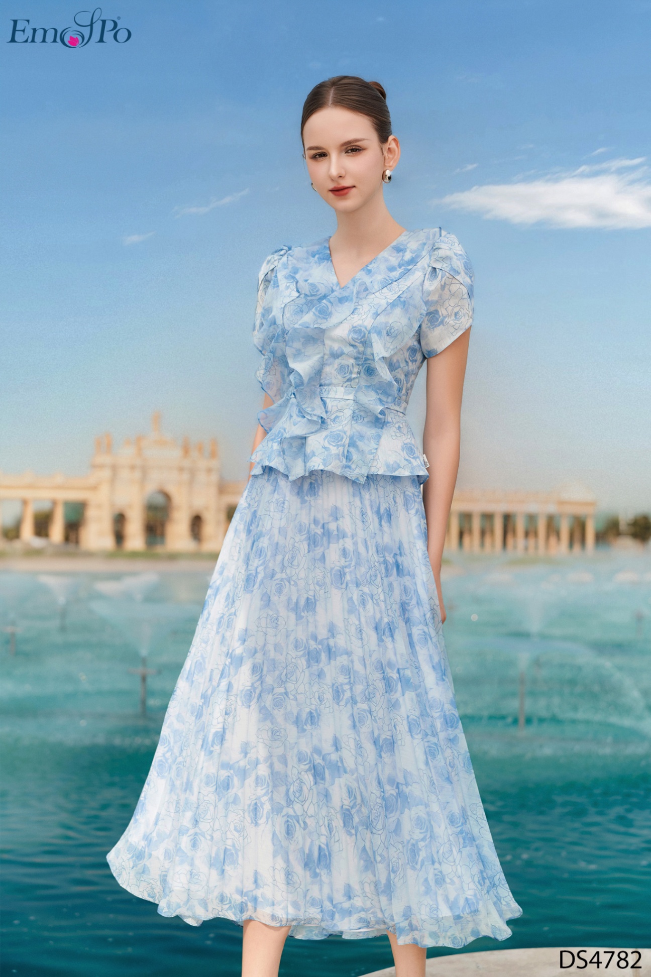 Đầm xòe dáng peplum, dập ly, cổ tim bèo rủ, đai rời