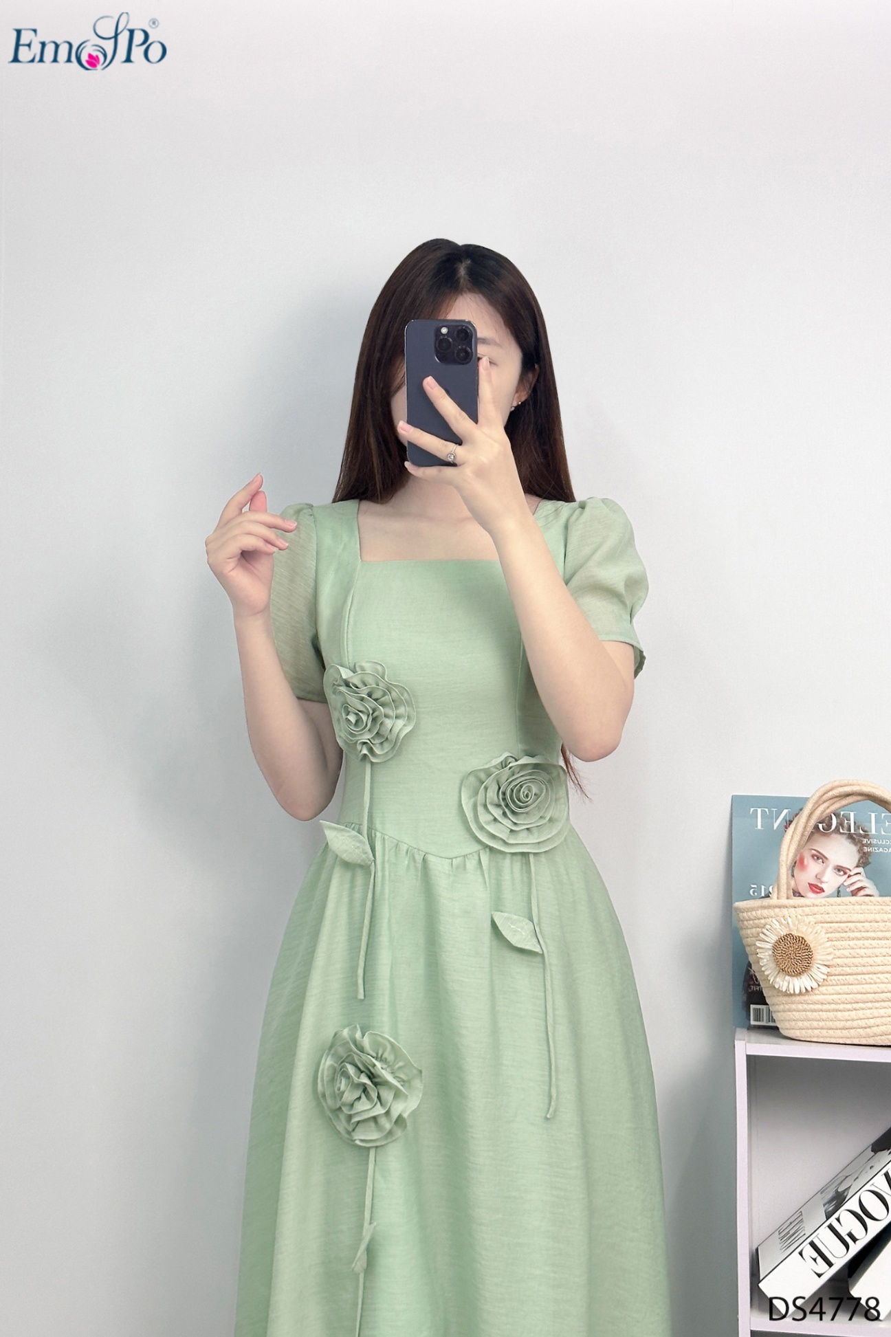Đầm xòe, cổ vuông, thân đính nhành hoa
