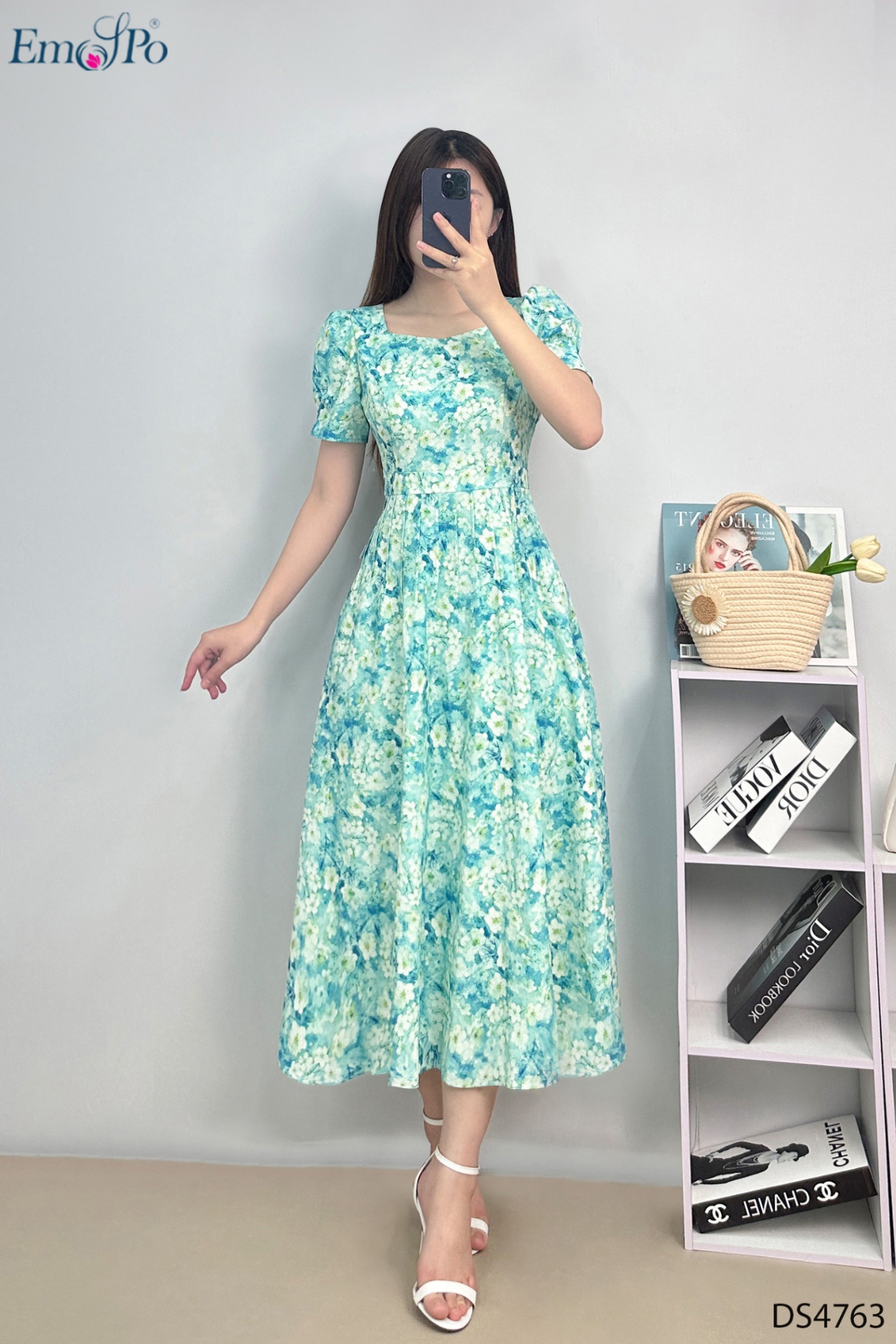 Đầm hoa xòe, cổ vuông tim, xếp ly eo
