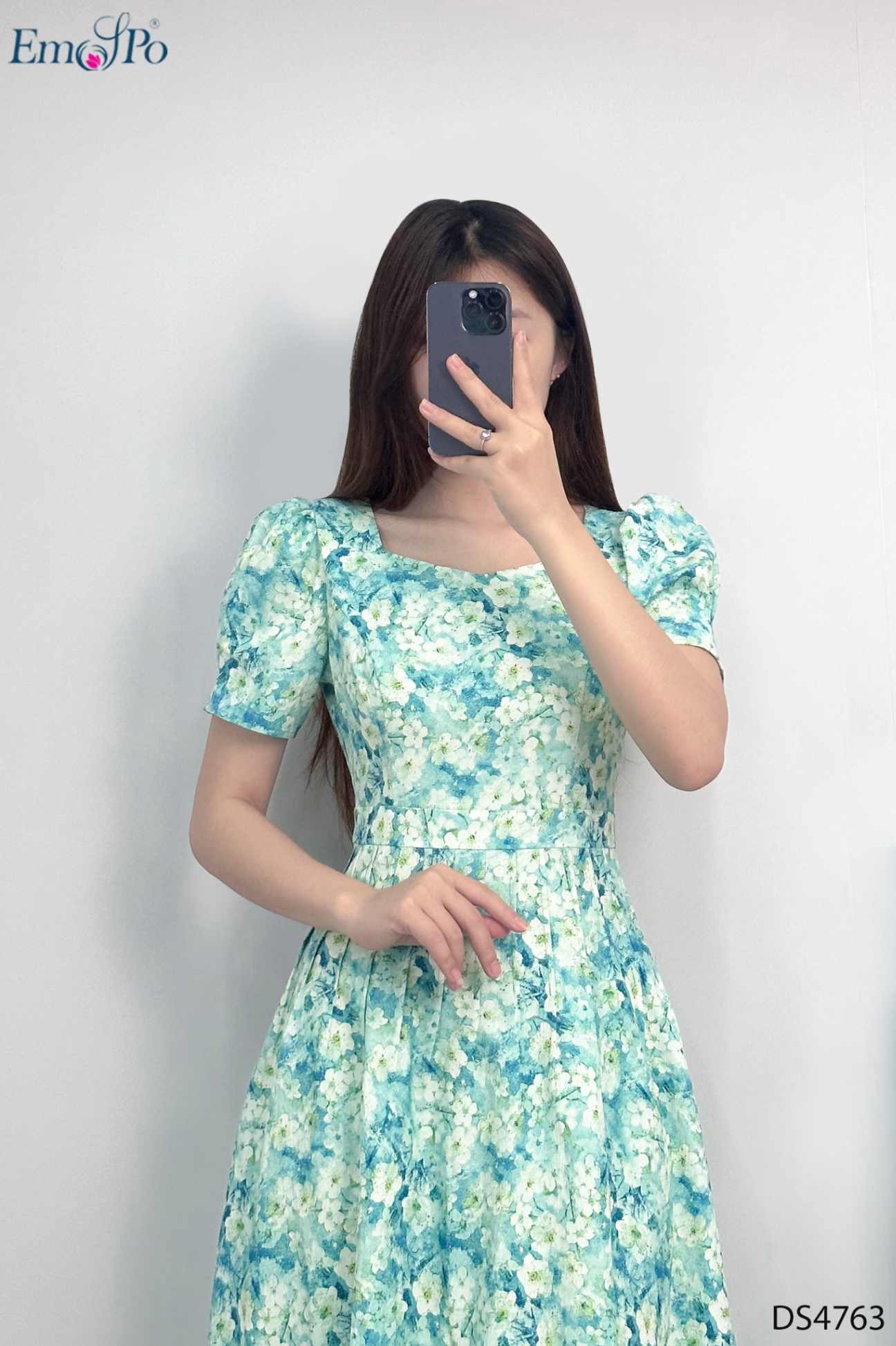 Đầm hoa xòe, cổ vuông tim, xếp ly eo