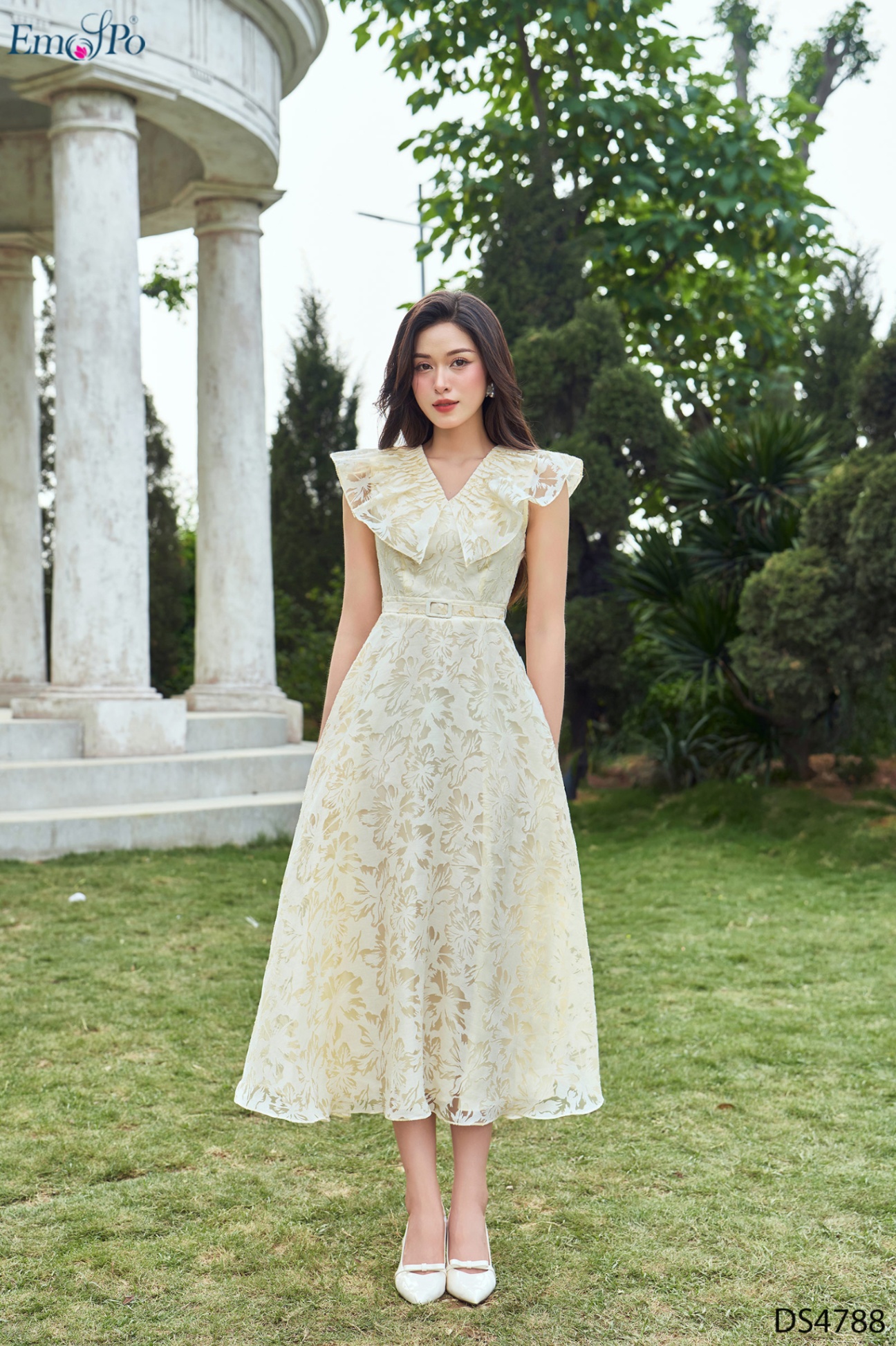 Đầm xòe, cổ tim bèo xếp ly, đai rời