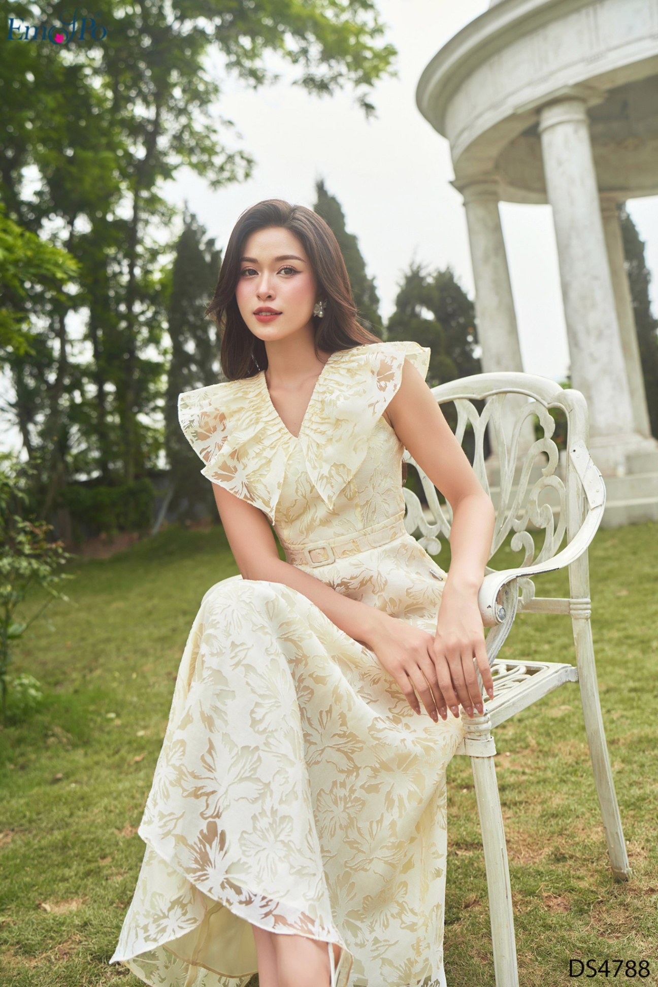 Đầm xòe, cổ tim bèo xếp ly, đai rời