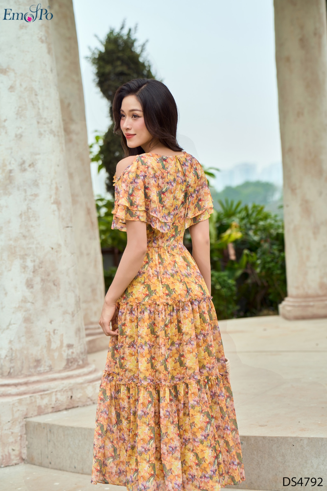 Đầm xòe bèo tầng, bèo cổ khoét vai, ngực đính hoa