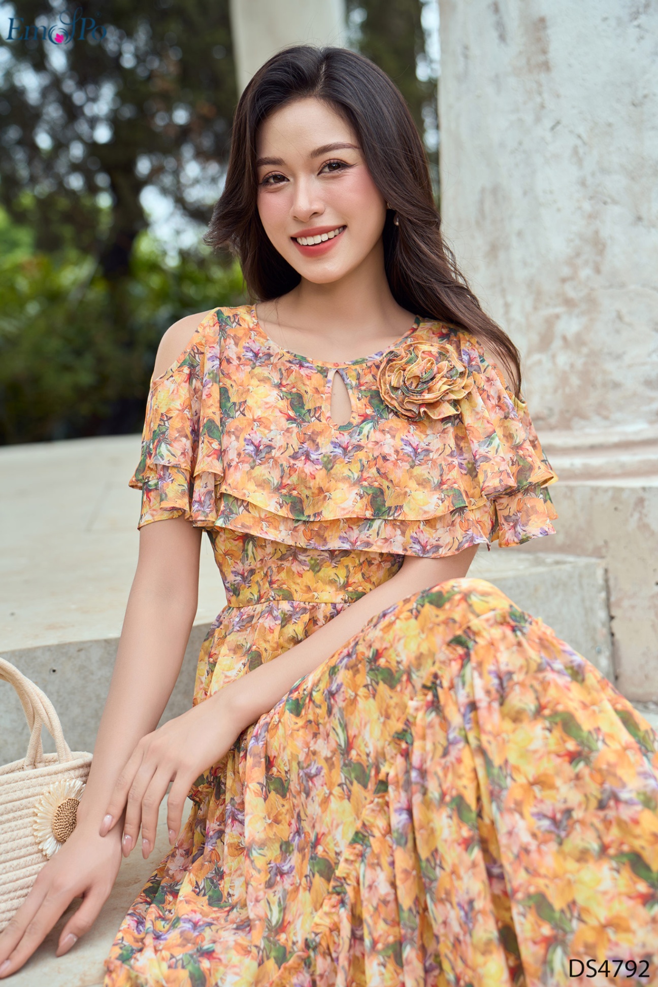 Đầm xòe bèo tầng, bèo cổ khoét vai, ngực đính hoa