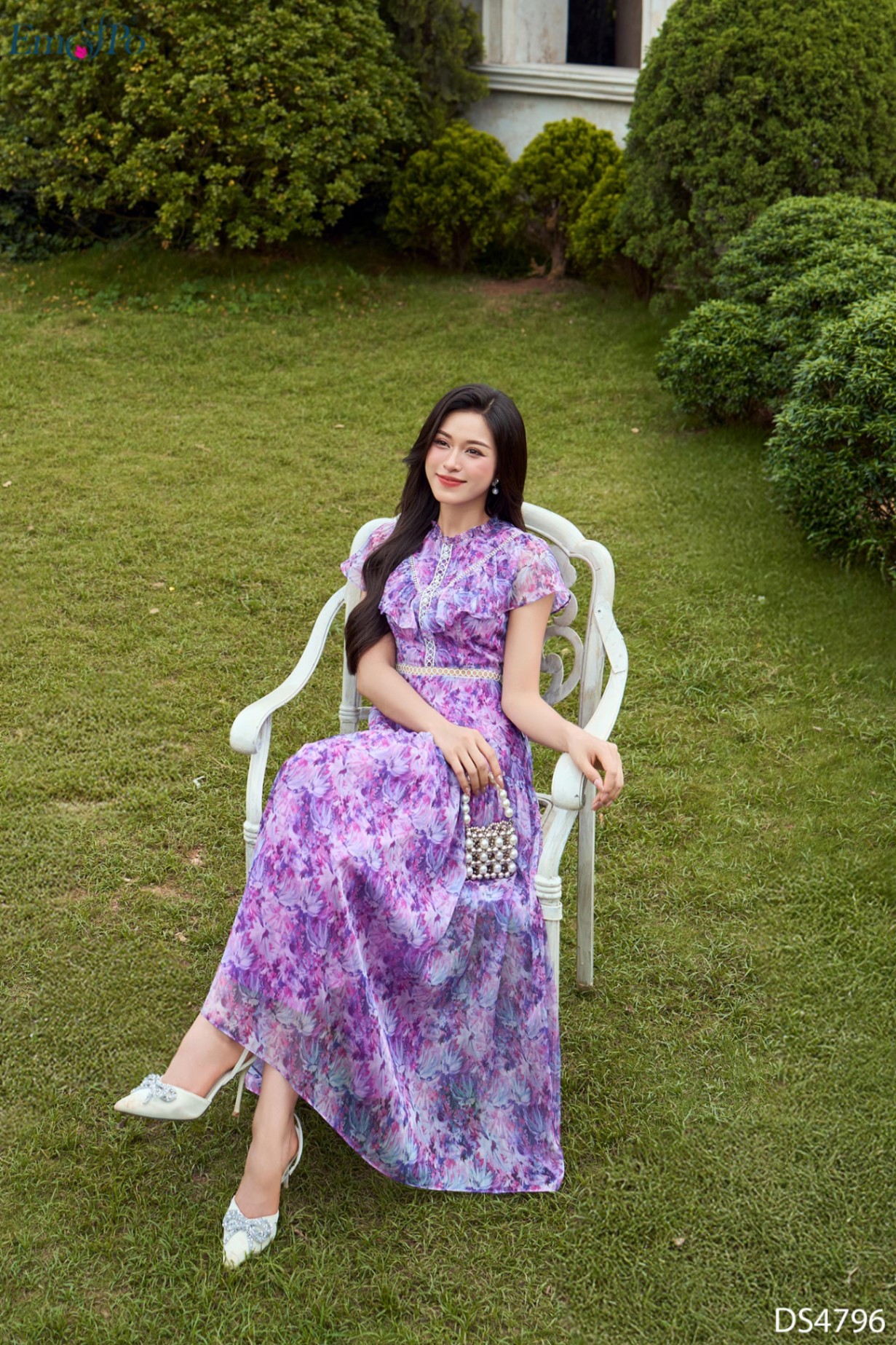 Đầm xòe, cổ tròn can bèo tim phối ren đính ngọc