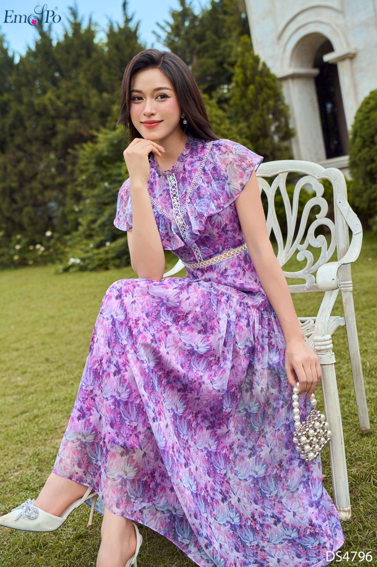 Đầm xòe, cổ tròn can bèo tim phối ren đính ngọc