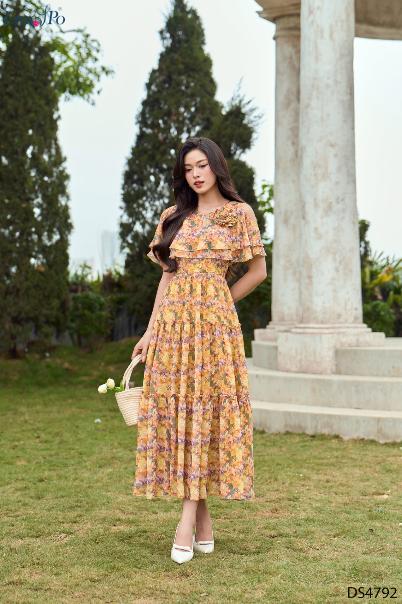 Đầm xòe bèo tầng, bèo cổ khoét vai, ngực đính hoa