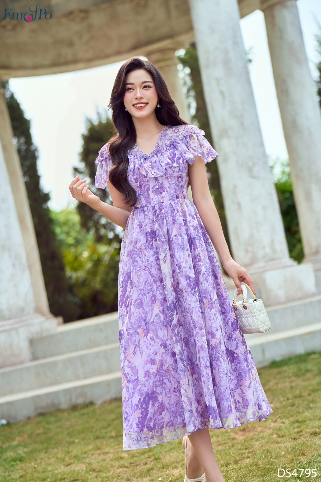 Đầm xòe, cổ tim, bèo ngực đính hàng ngọc