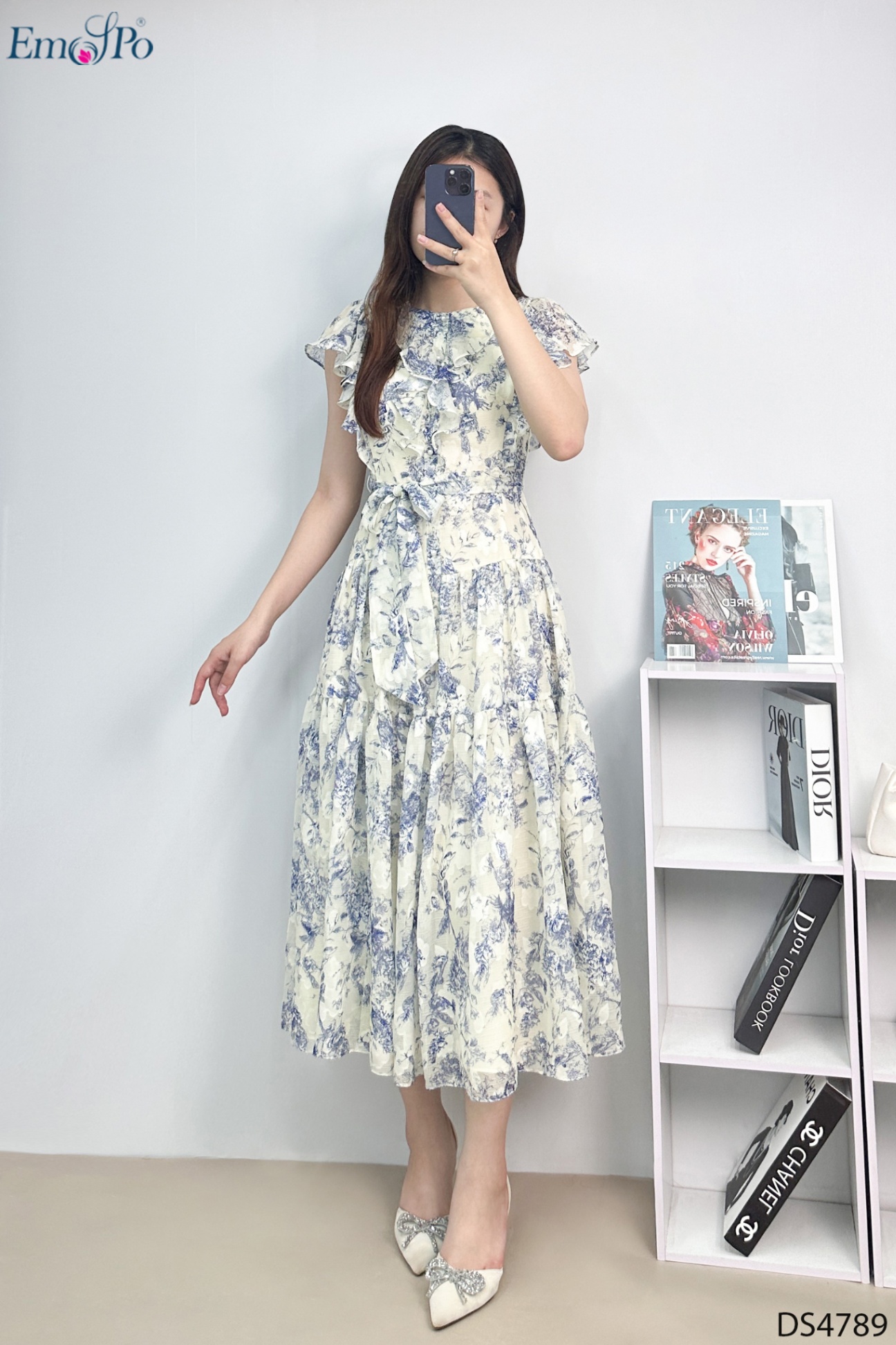 Đầm xòe tầng, bèo cổ đính hàng cúc, tay cánh tiên, đai rời