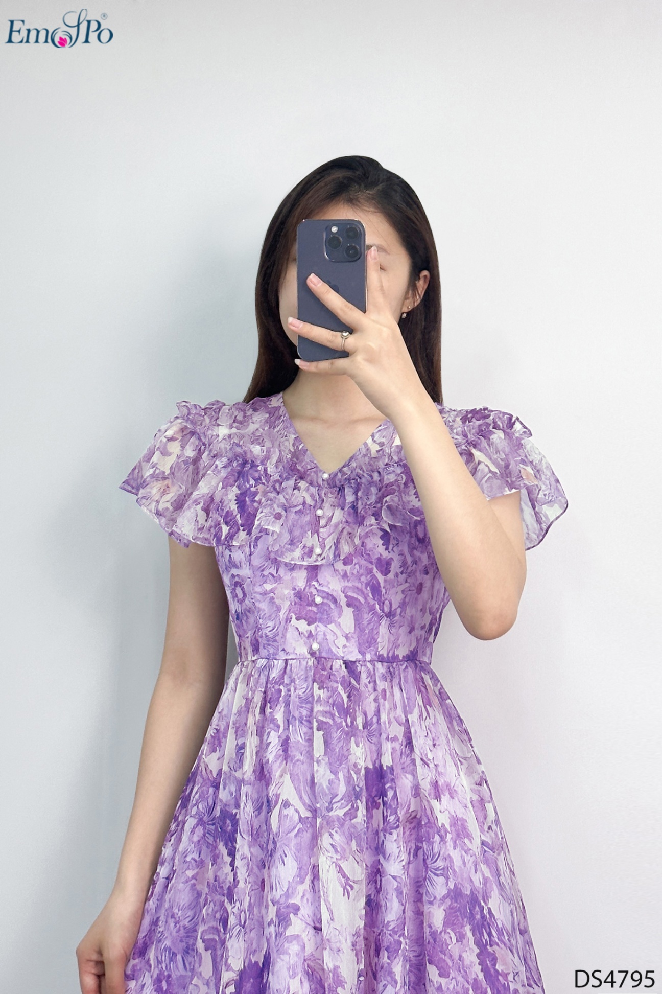 Đầm xòe, cổ tim, bèo ngực đính hàng ngọc