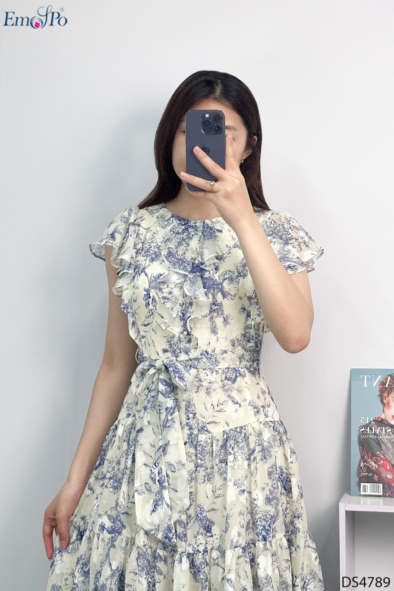 Đầm xòe tầng, bèo cổ đính hàng cúc, tay cánh tiên, đai rời