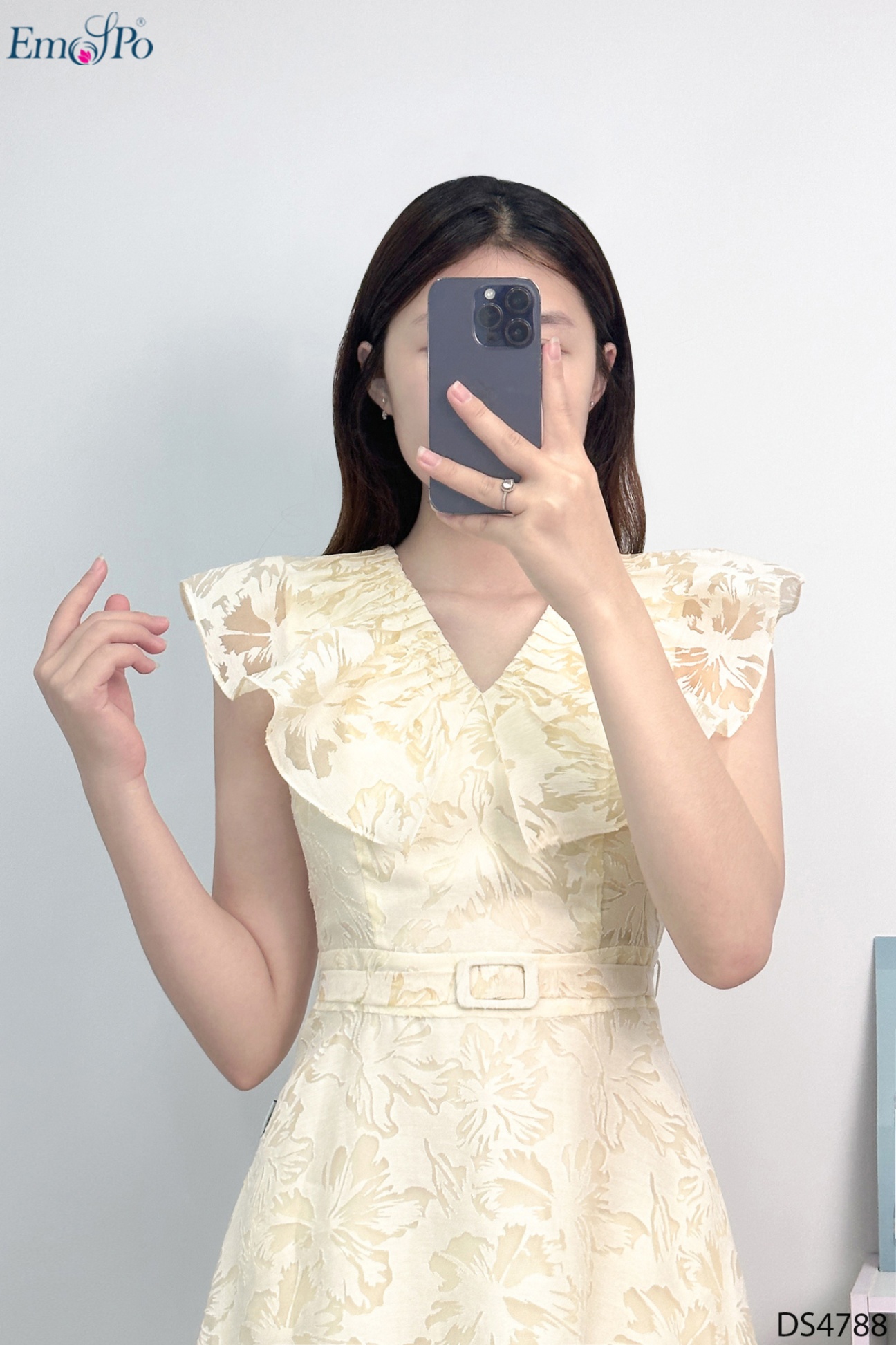 Đầm xòe, cổ tim bèo xếp ly, đai rời