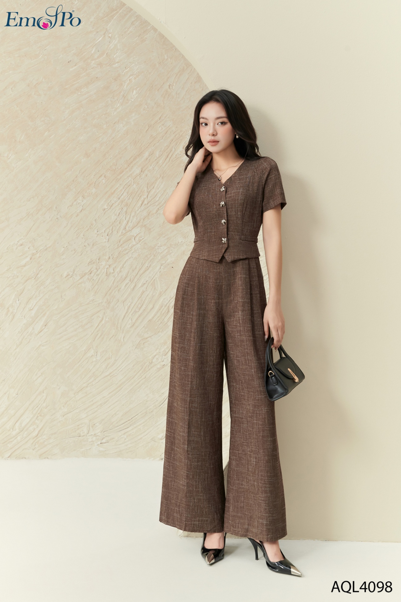 Jumpsuit dáng peplum, cổ tim, 4 cúc cài