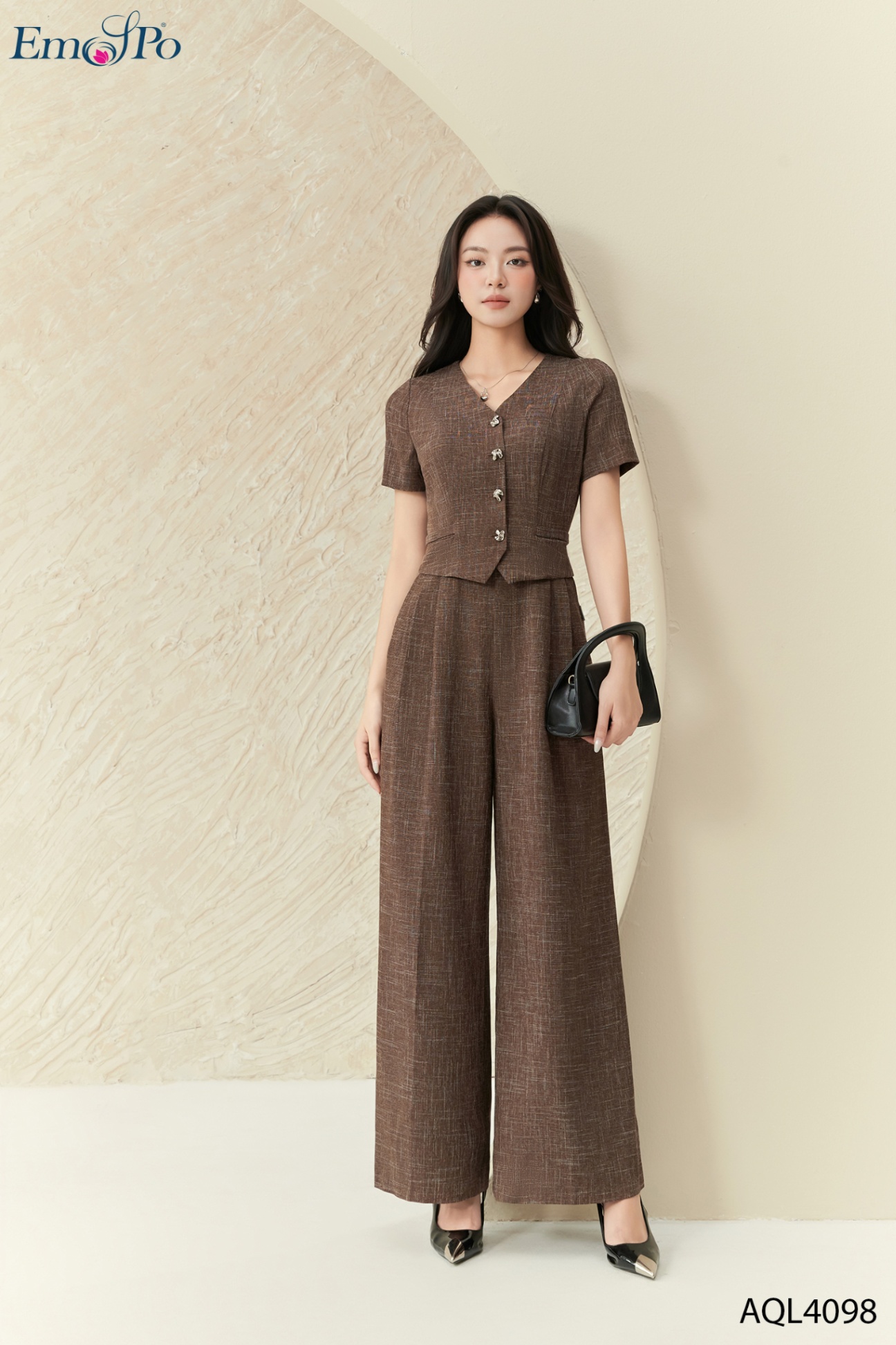 Jumpsuit dáng peplum, cổ tim, 4 cúc cài