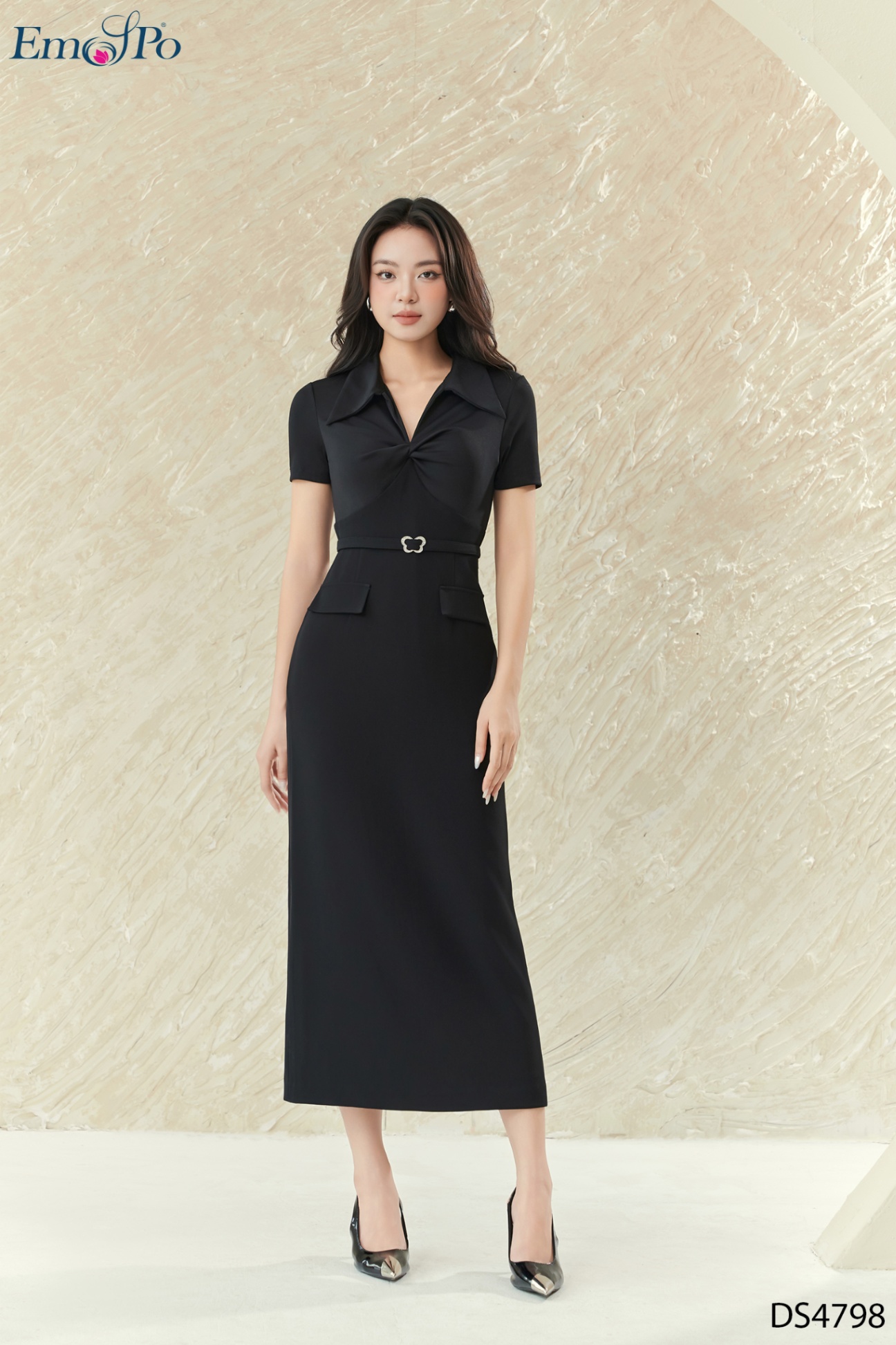 Đầm ôm cổ đức, xoắn ngực, nắp túi 2 bên, cài & đai rời