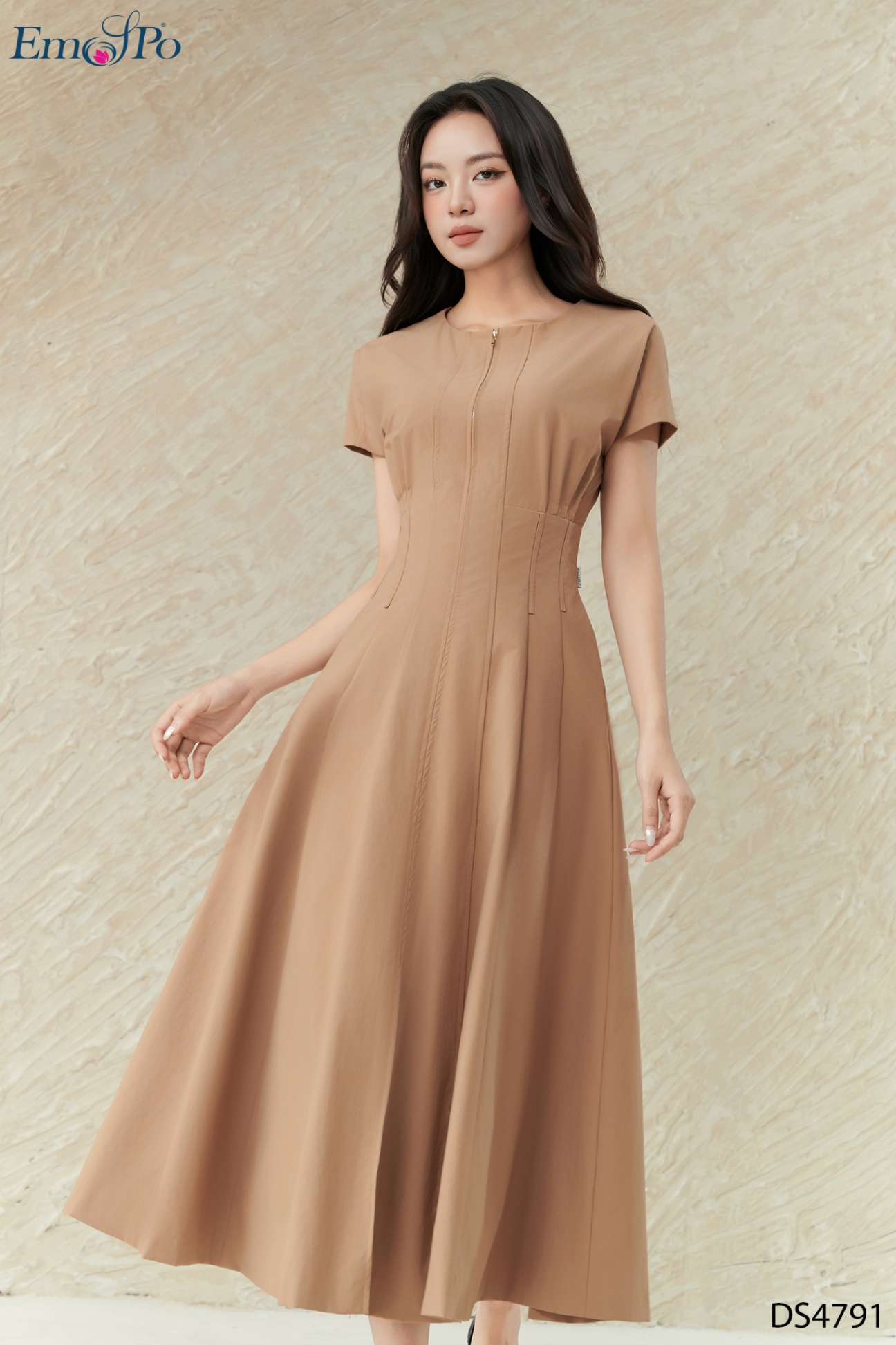 Đầm xòe, chiết eo cao, xẻ trước, kéo khóa ngực