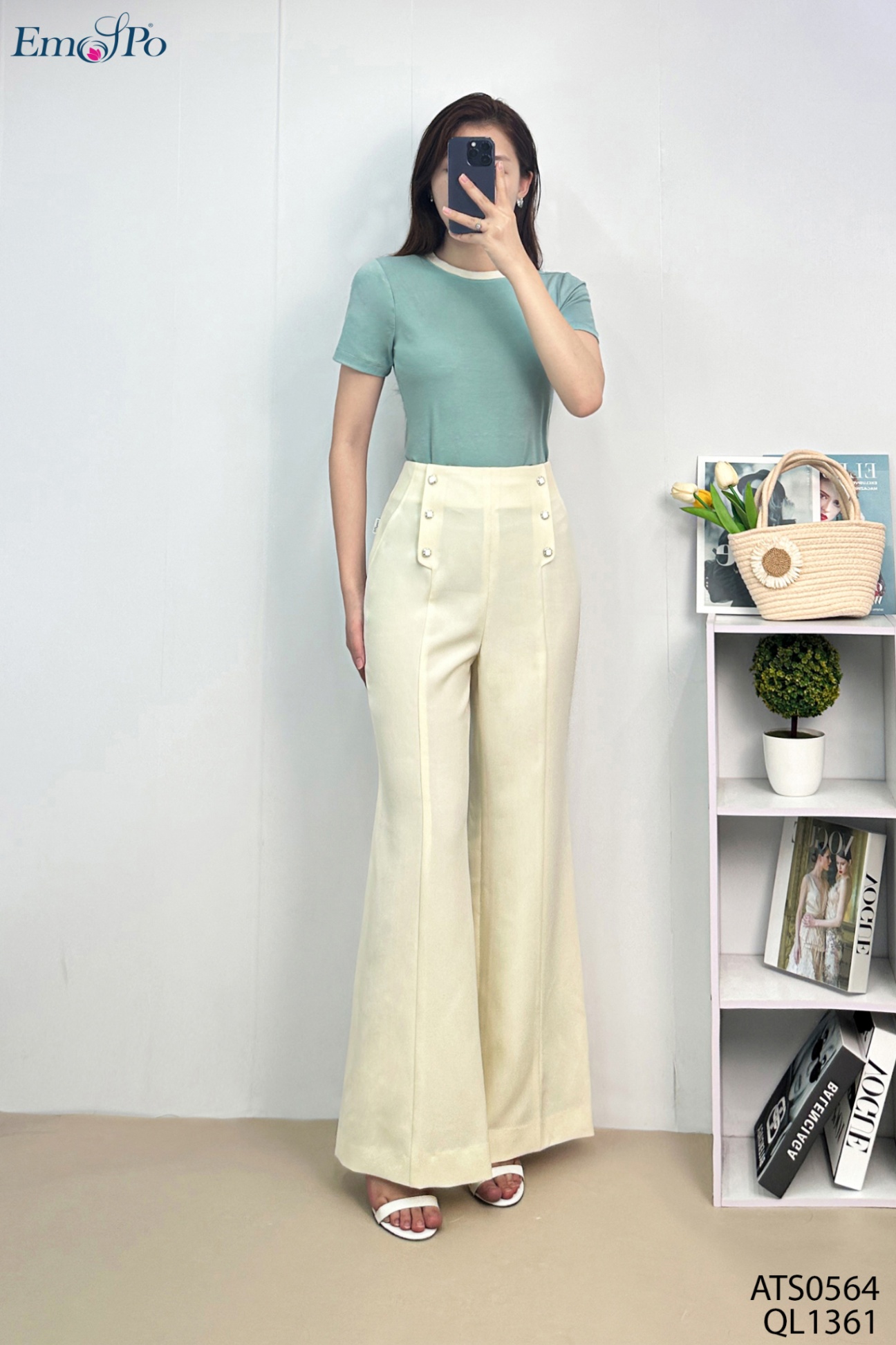 Áo thun trơn cổ tròn, phối viền cổ