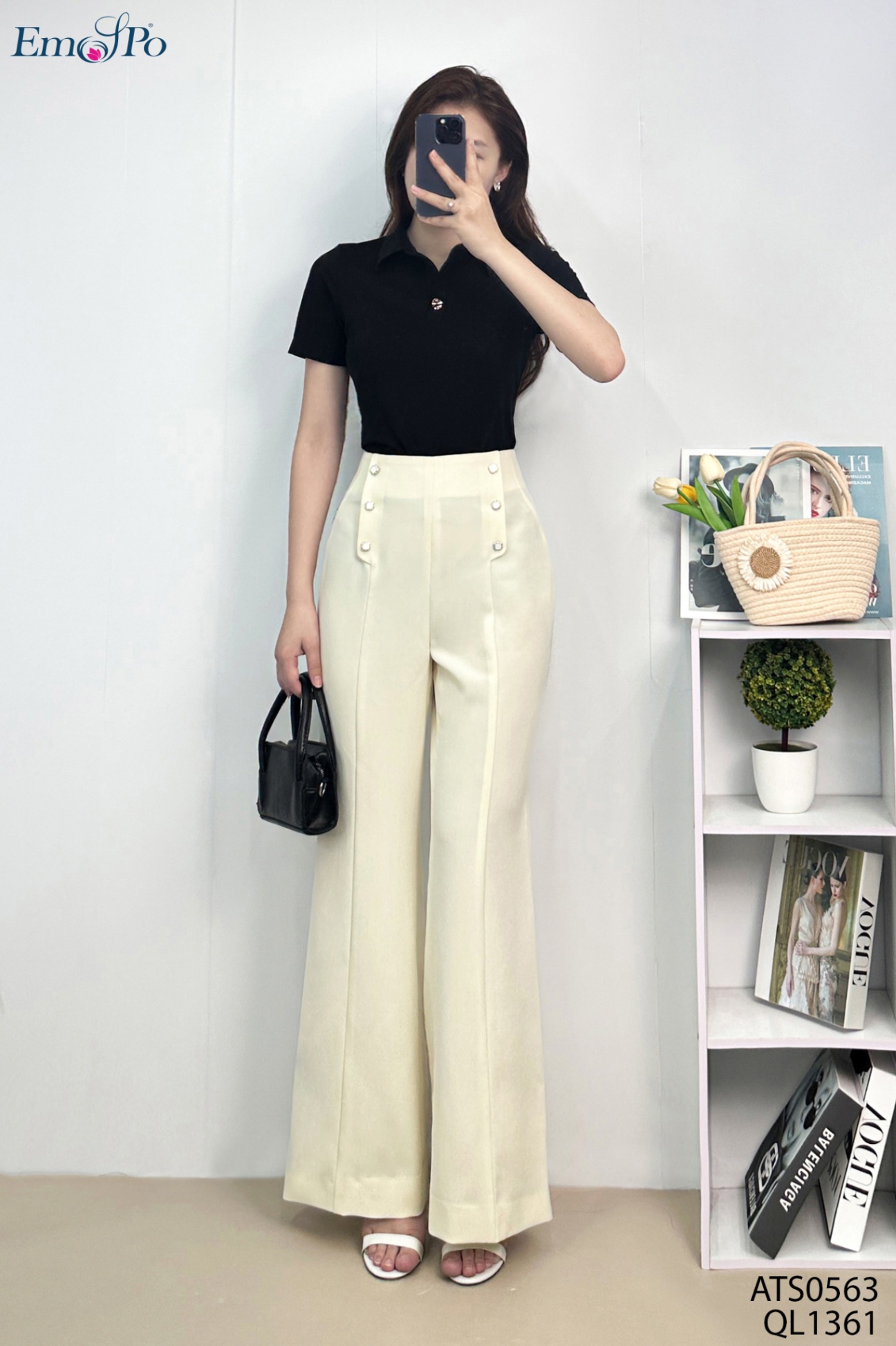 Áo thun trơn, cổ bẻ đính cúc