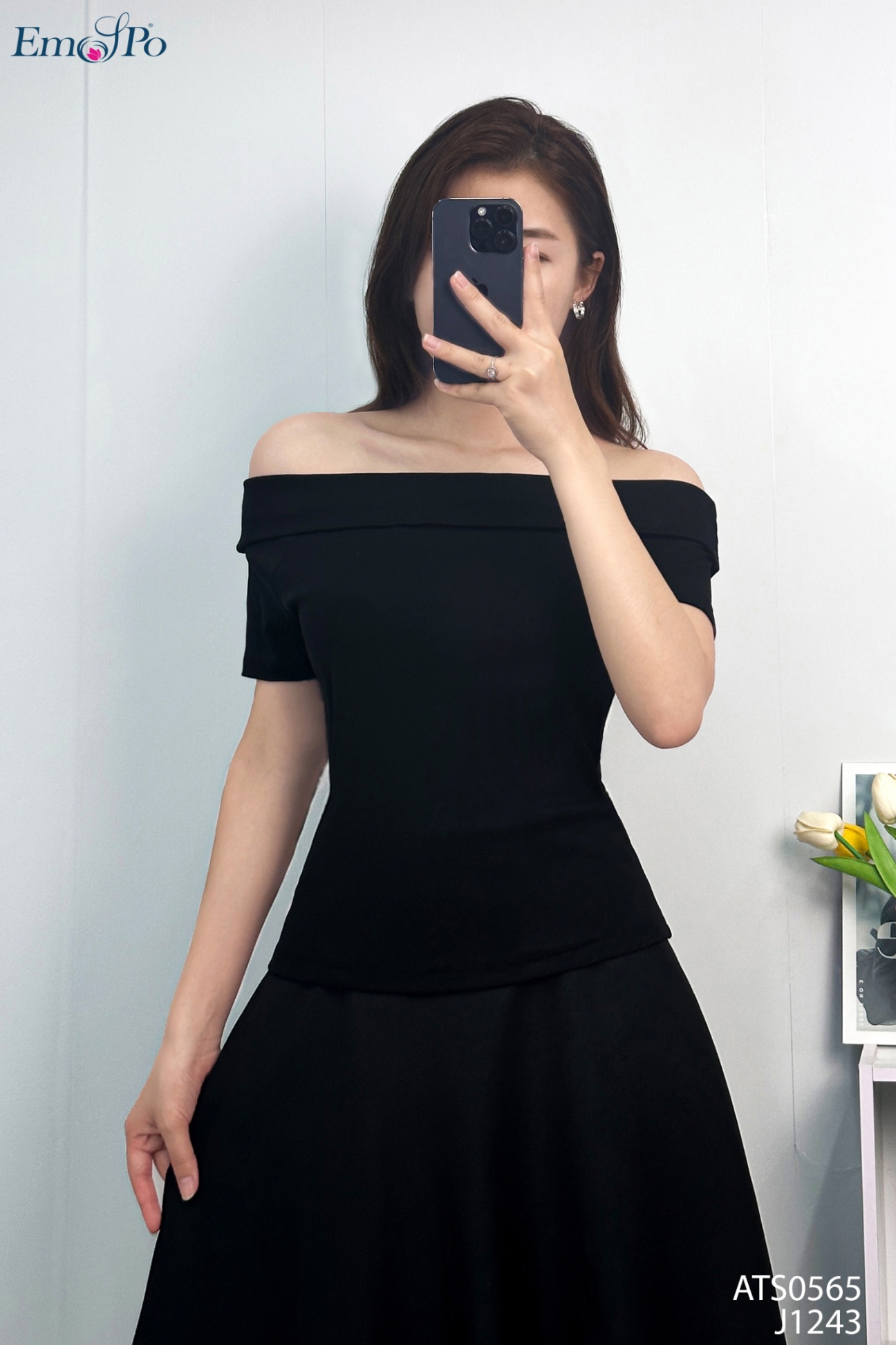 Áo thun trơn, cổ thuyền bẻ hở vai
