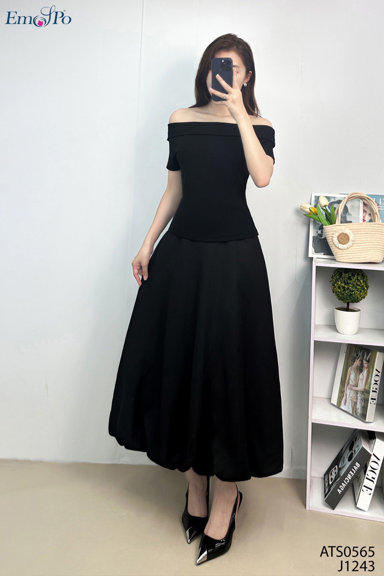 Áo thun trơn, cổ thuyền bẻ hở vai