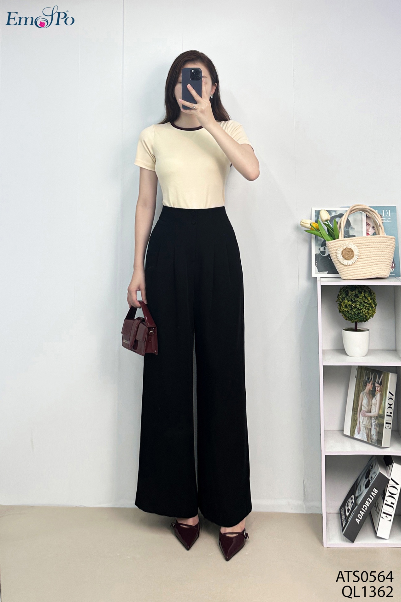 Áo thun trơn cổ tròn, phối viền cổ