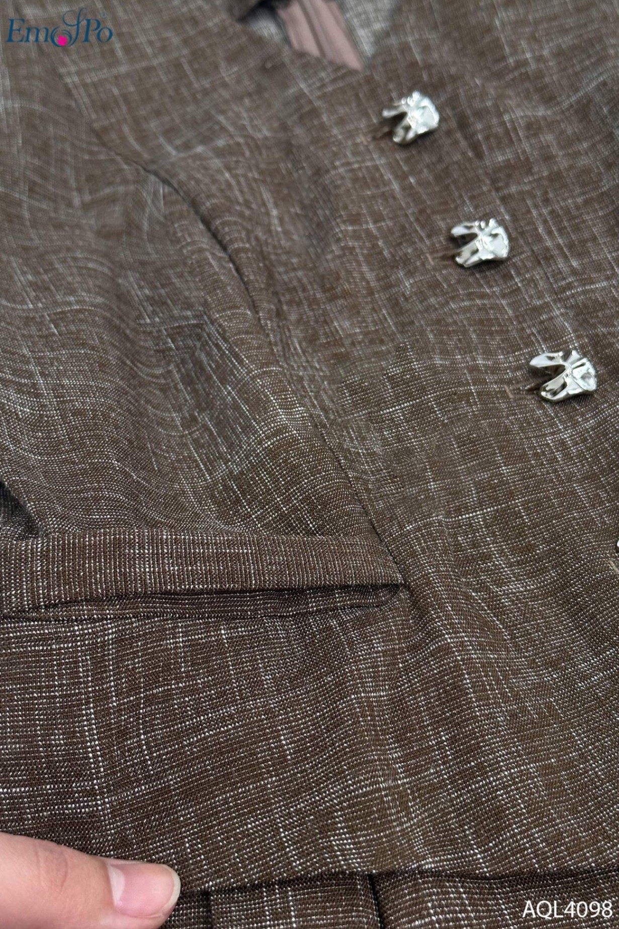 Jumpsuit dáng peplum, cổ tim, 4 cúc cài