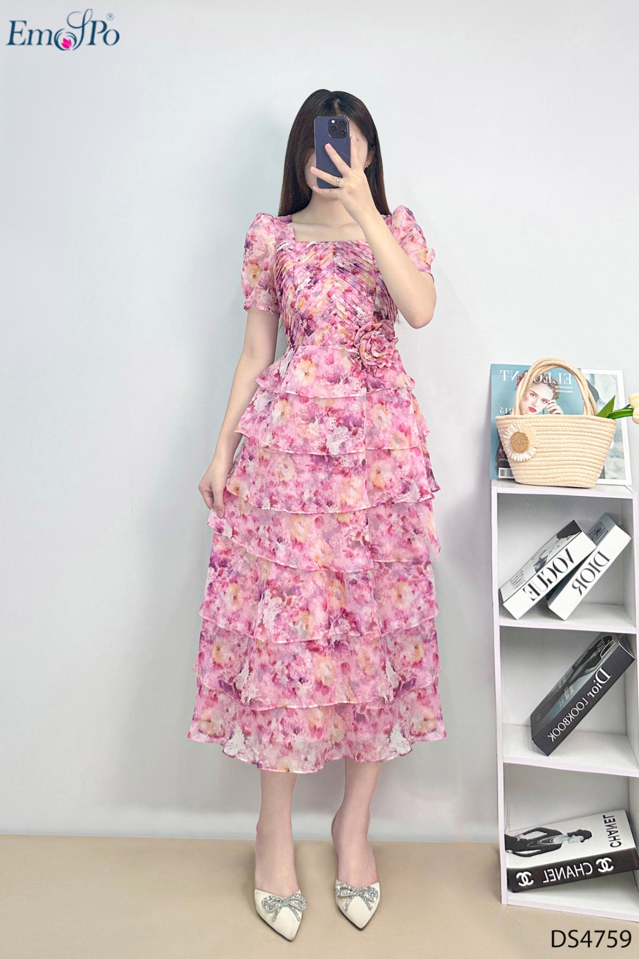 Đầm xòe bèo tầng, cổ vuông, ngực xếp ly, eo đính hoa
