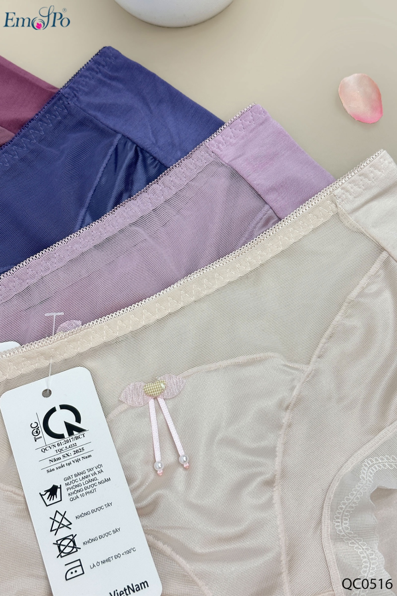 QC0516 - Quần lót cotton phối lưới và vải bóng, đính nơ