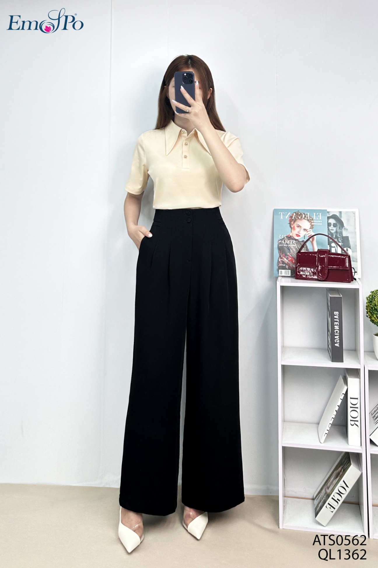 Áo thun trơn, cổ bẻ nhọn, cài hàng khuy