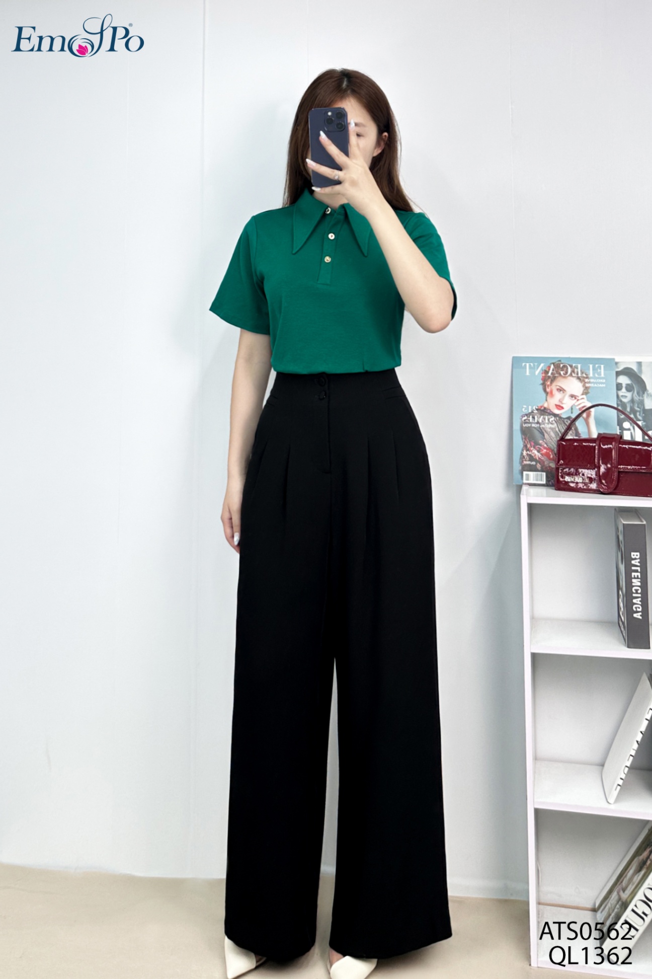 Áo thun trơn, cổ bẻ nhọn, cài hàng khuy