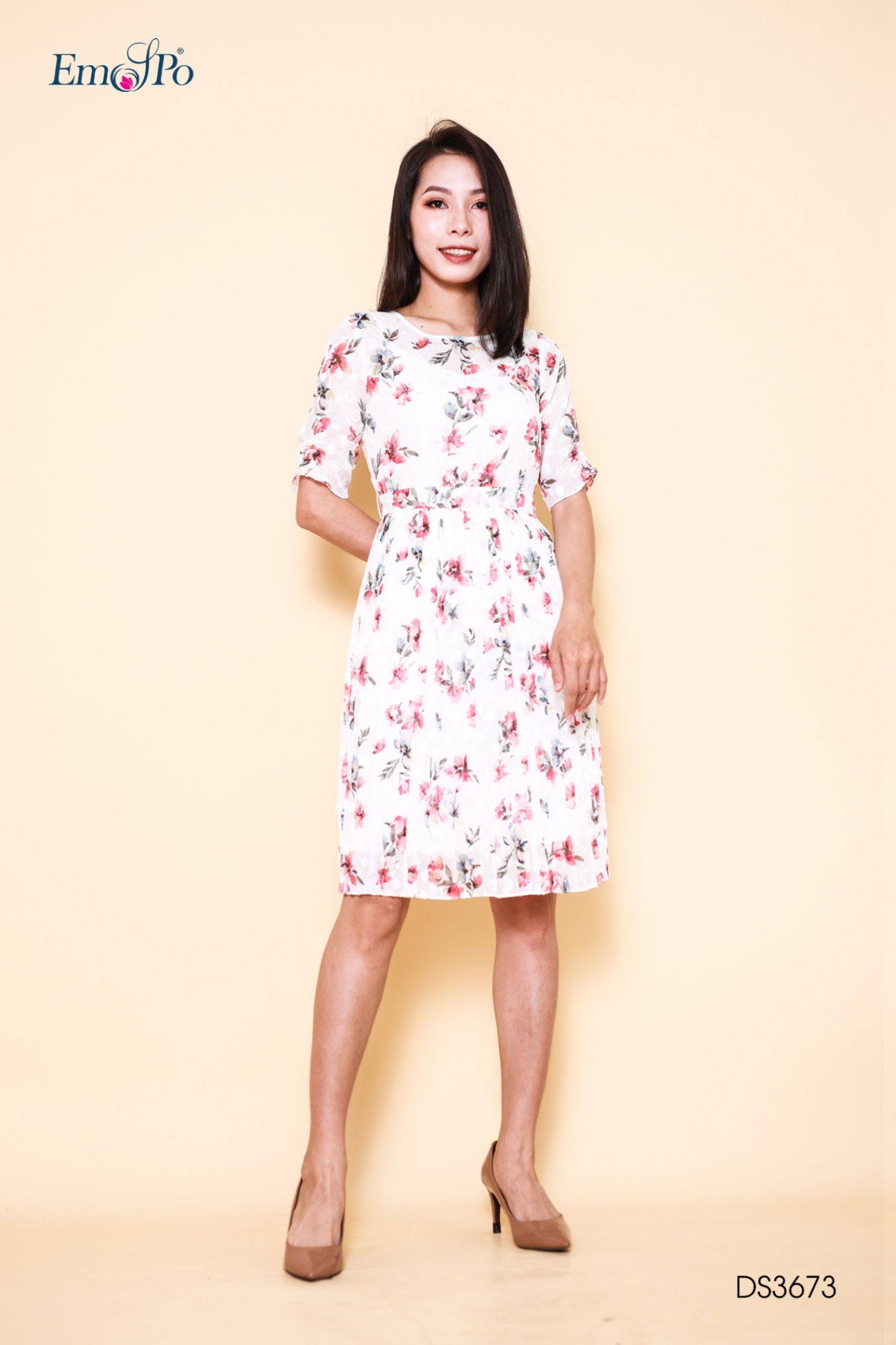 Đầm xòe dập ly, tay nhúm đính hạt trai, cài nơ
