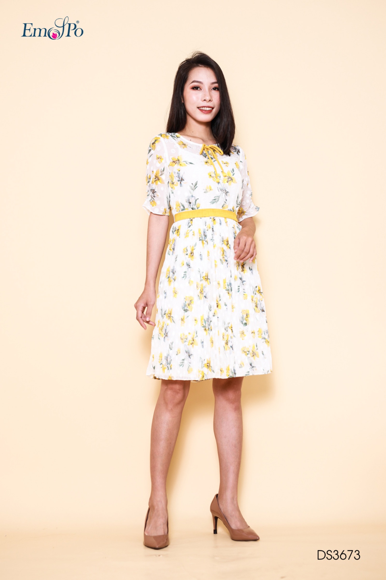 Đầm xòe dập ly, tay nhúm đính hạt trai, cài nơ