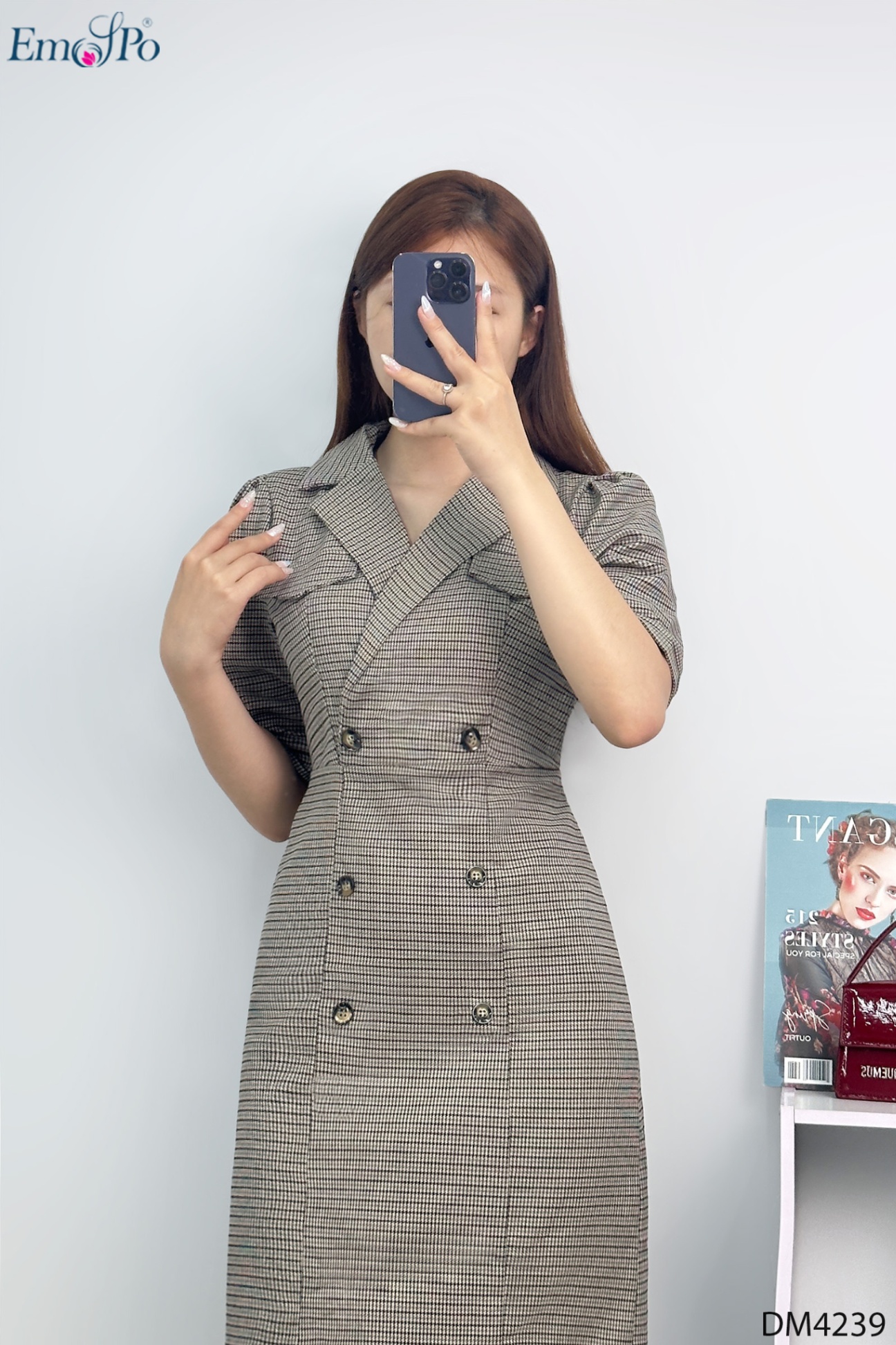 Đầm ôm cổ bẻ ve, túi ngực giả