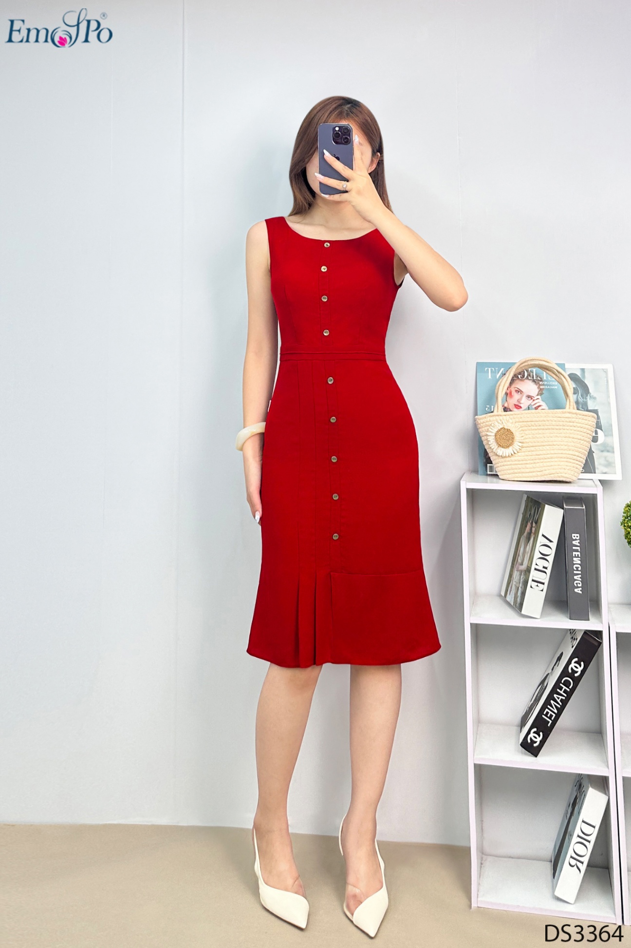 Đầm ôm không tay, nẹp trang trí cúc dọc thân trước, ly bung gấu