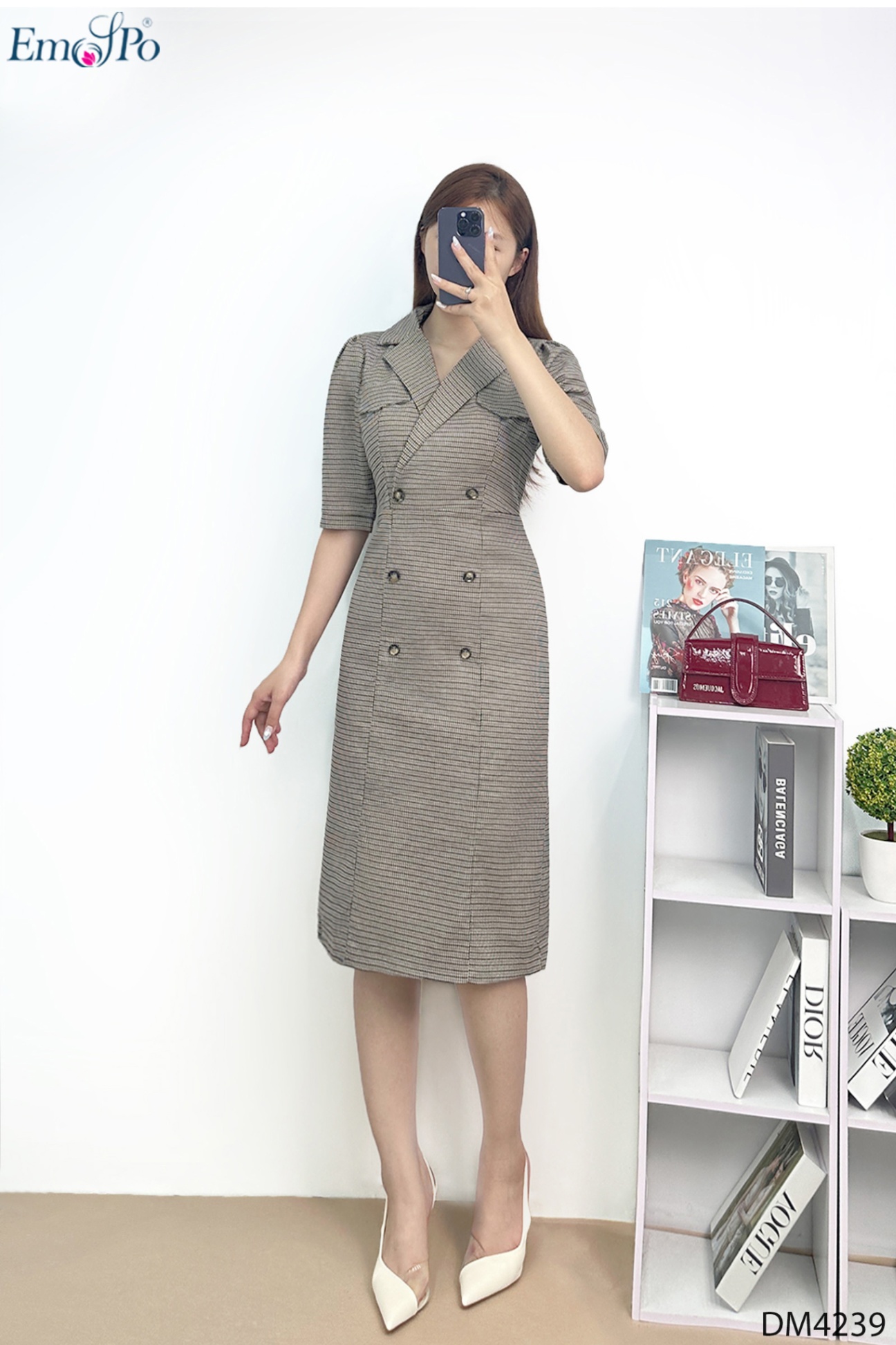 Đầm ôm cổ bẻ ve, túi ngực giả
