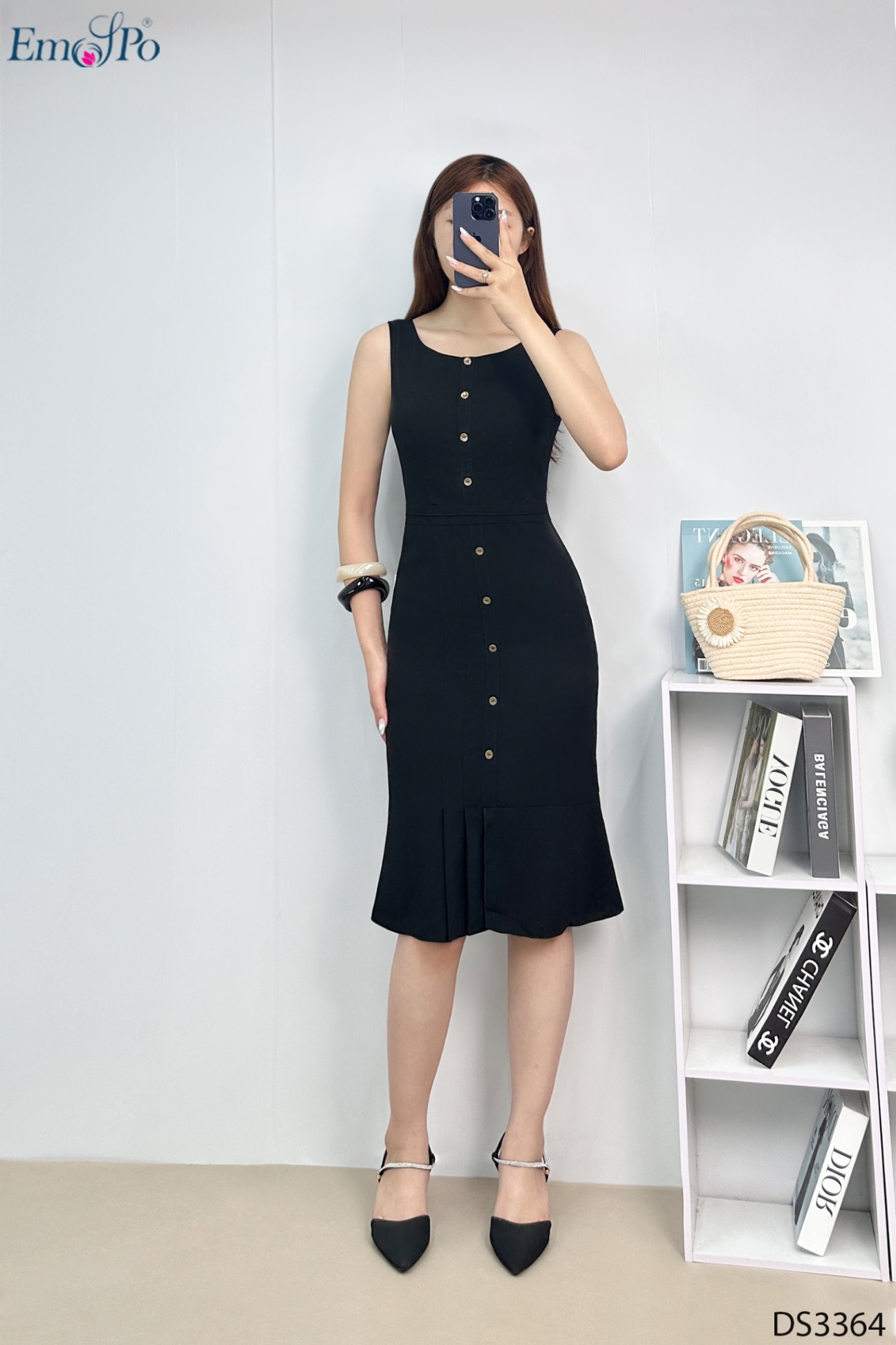 Đầm ôm không tay, nẹp trang trí cúc dọc thân trước, ly bung gấu