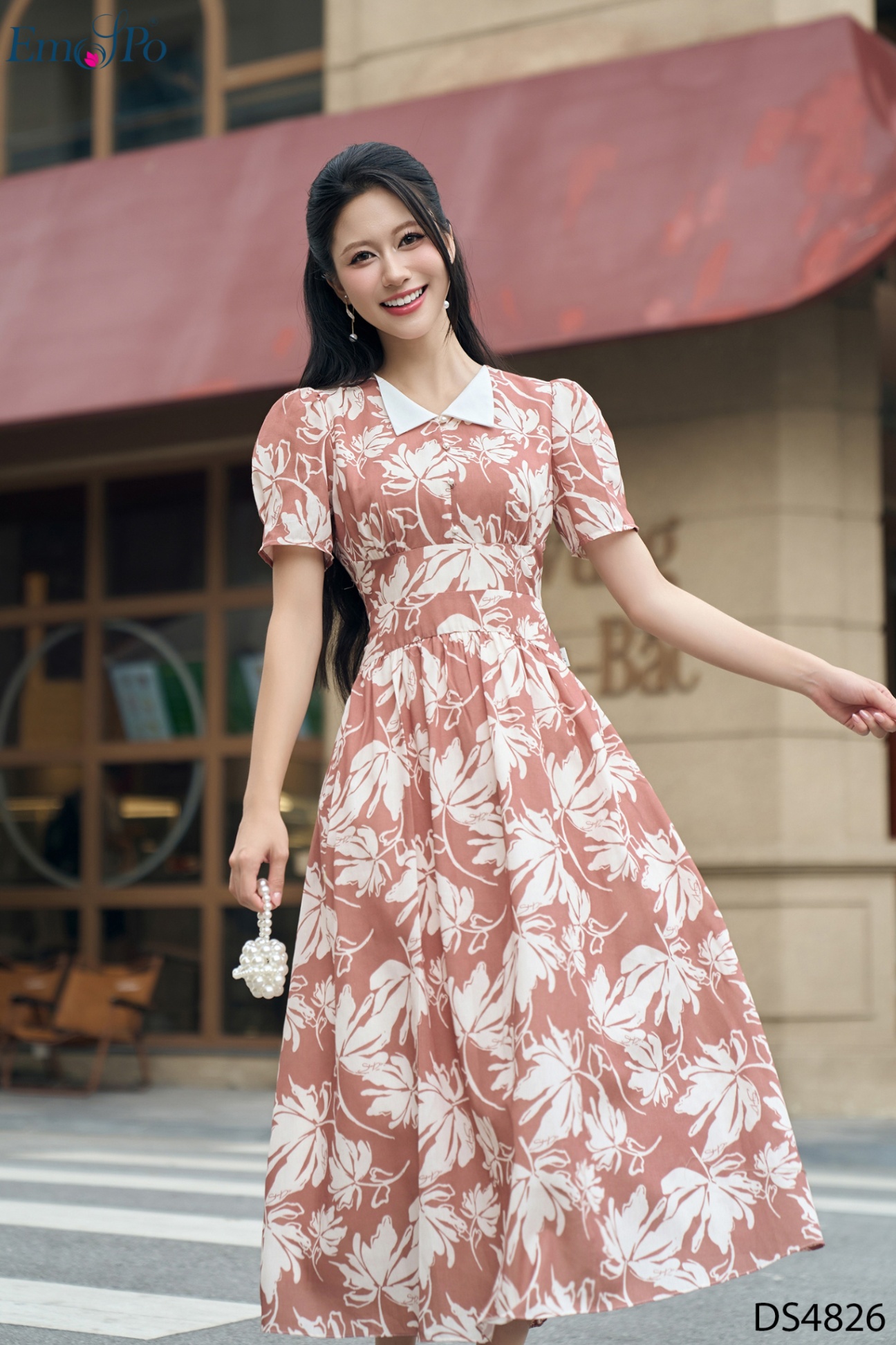 Đầm xòe, cổ tròn bẻ phối màu, cài khuy ngọc trai