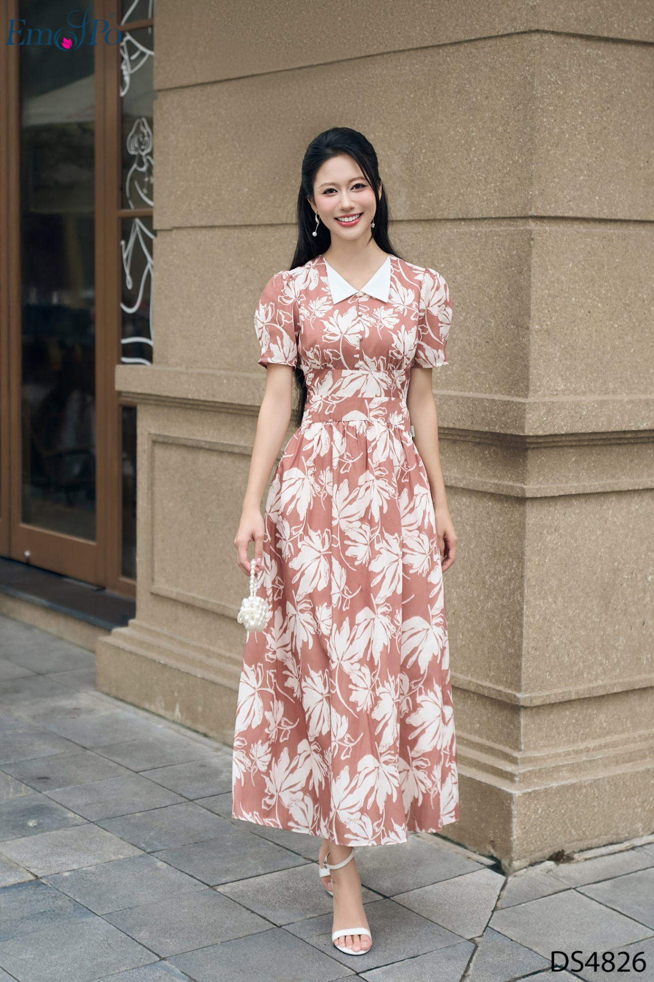 Đầm xòe, cổ tròn bẻ phối màu, cài khuy ngọc trai