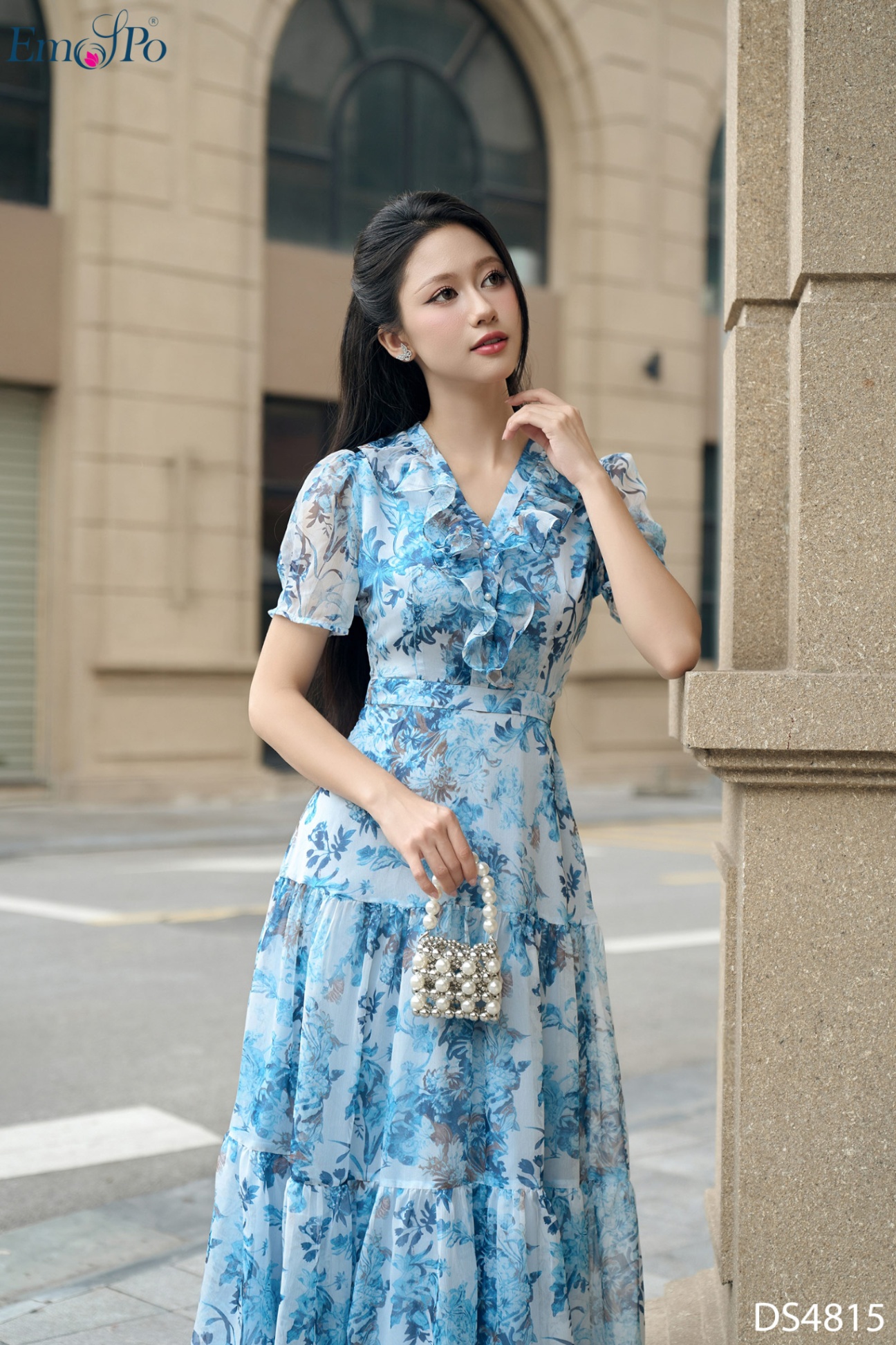 Đầm xòe tầng, cổ tim bèo đính ngọc trai