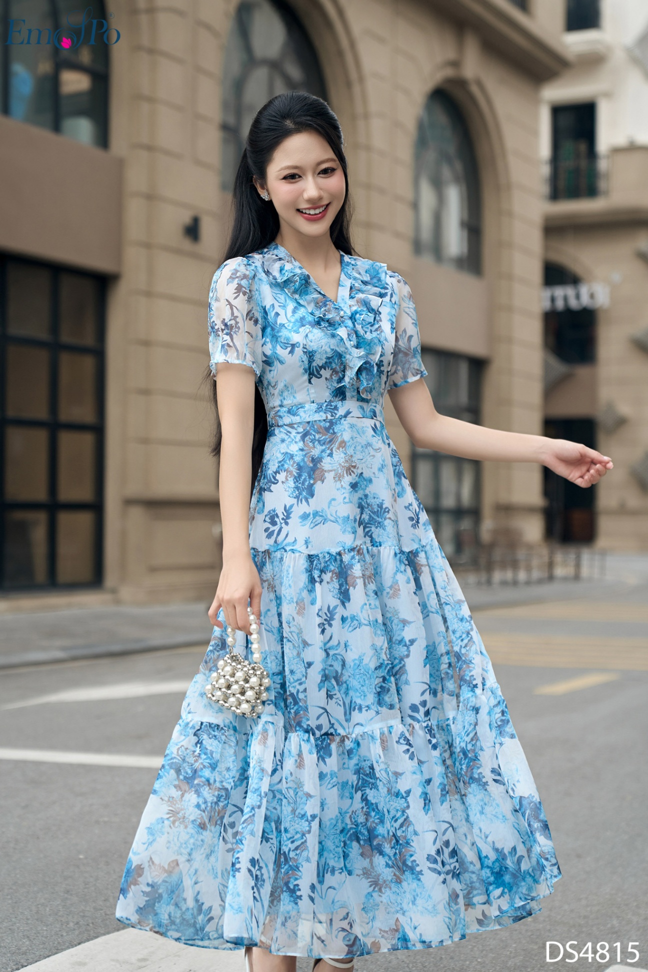 Đầm xòe tầng, cổ tim bèo đính ngọc trai