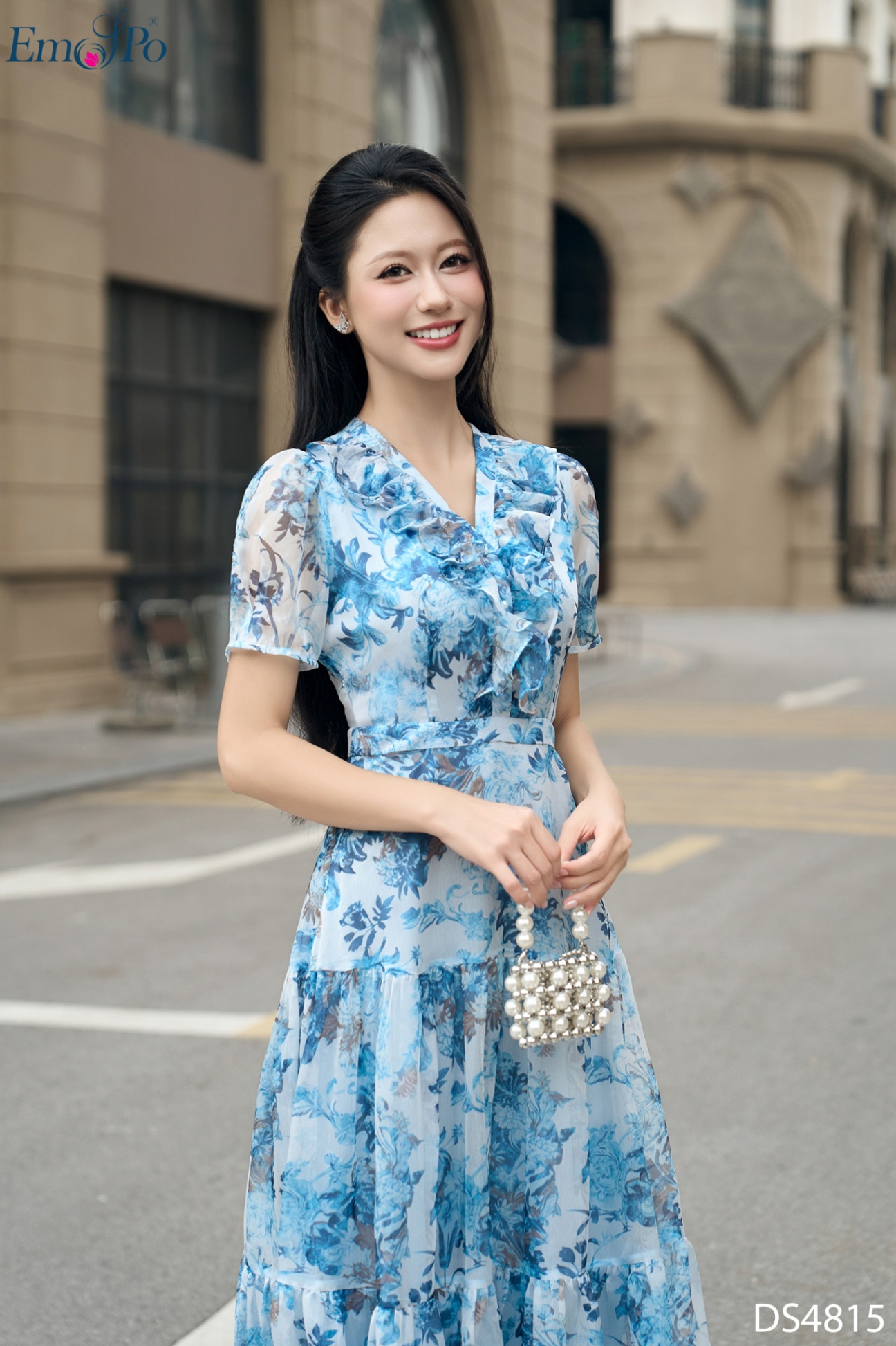 Đầm xòe tầng, cổ tim bèo đính ngọc trai