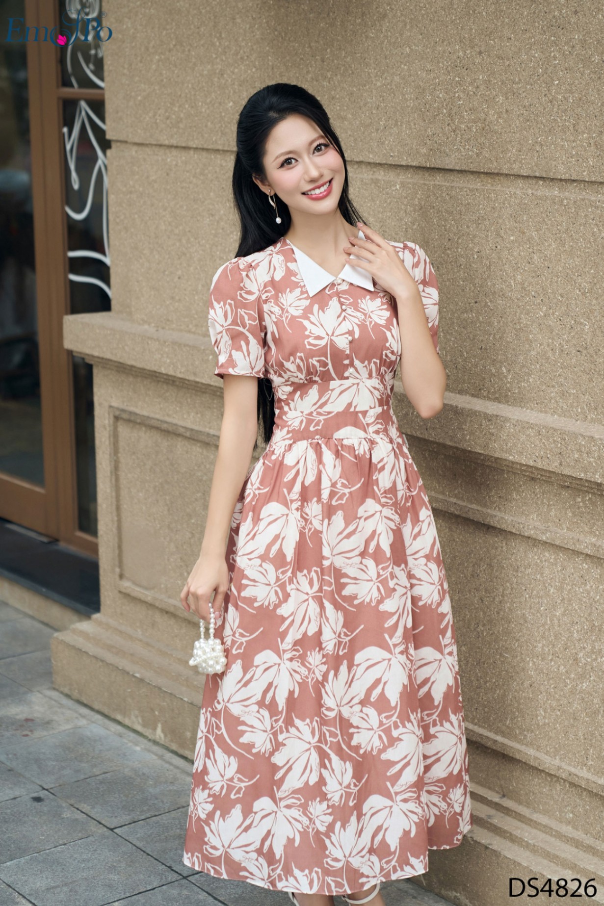 Đầm xòe, cổ tròn bẻ phối màu, cài khuy ngọc trai