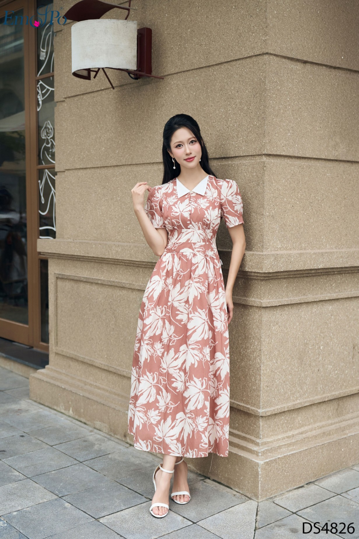 Đầm xòe, cổ tròn bẻ phối màu, cài khuy ngọc trai