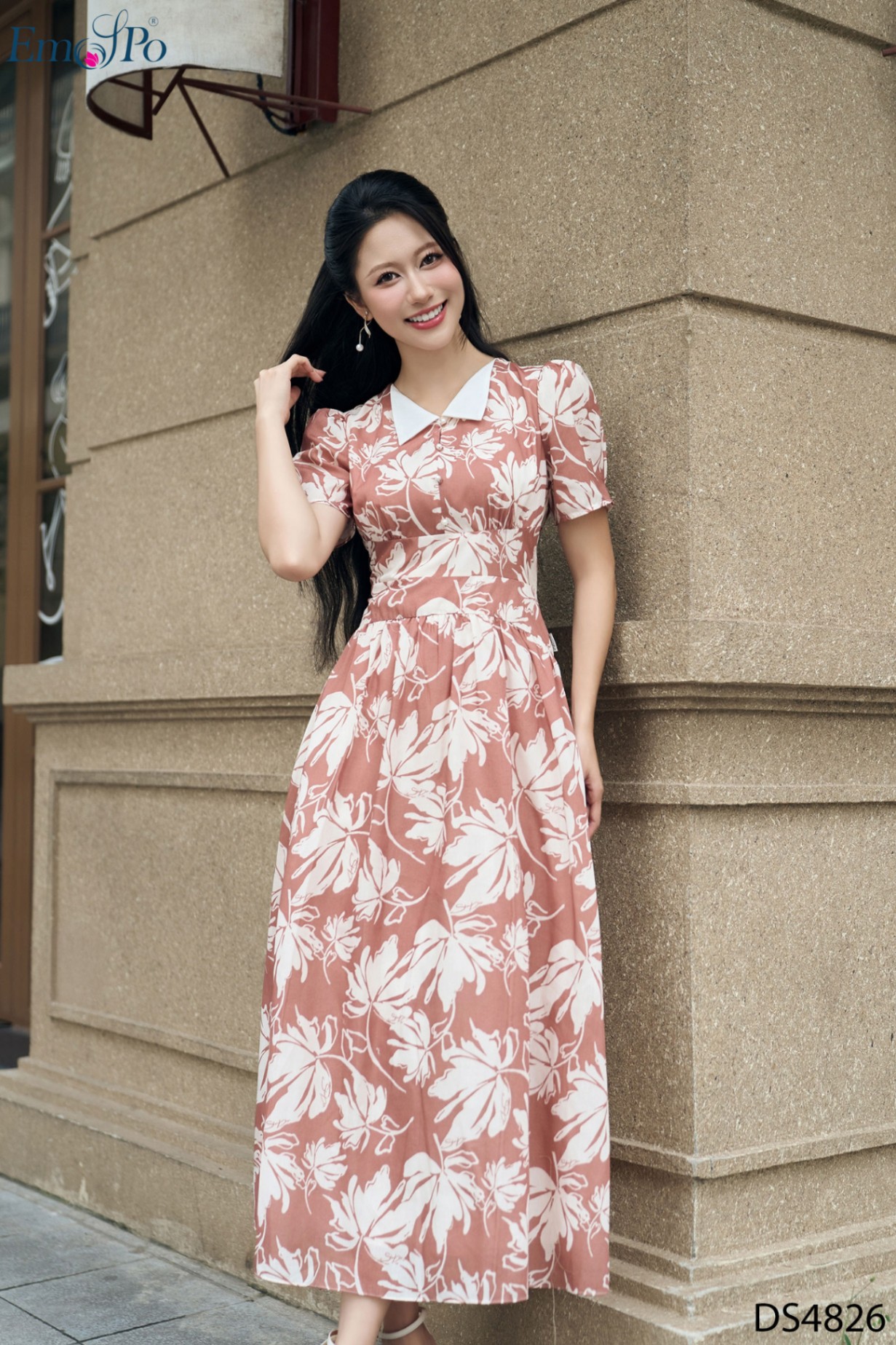 Đầm xòe, cổ tròn bẻ phối màu, cài khuy ngọc trai