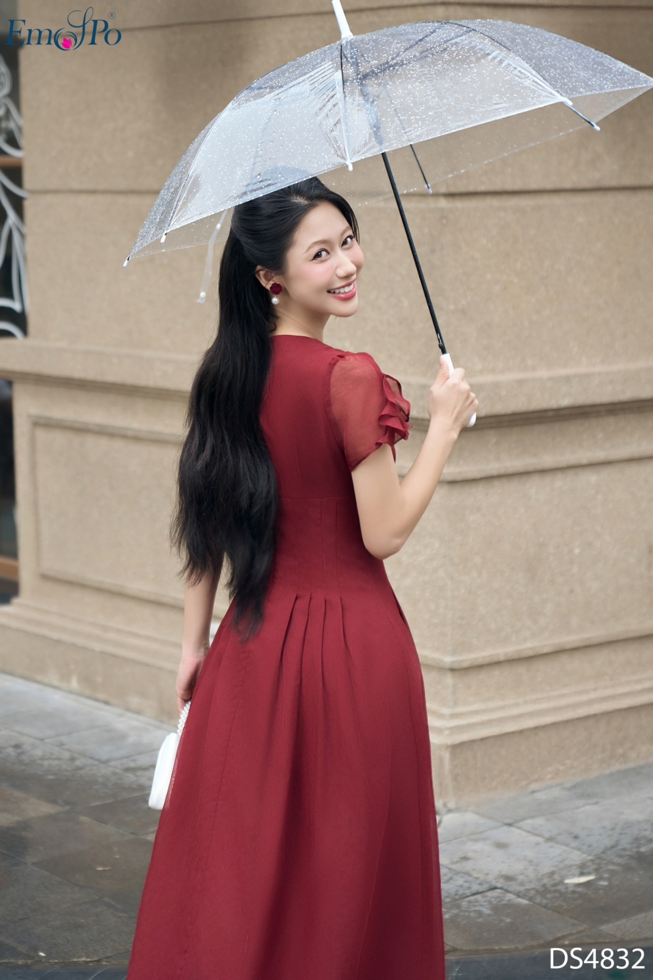 Đầm xòe, cổ tim bèo ly, can eo cao, đính hoa cuốn