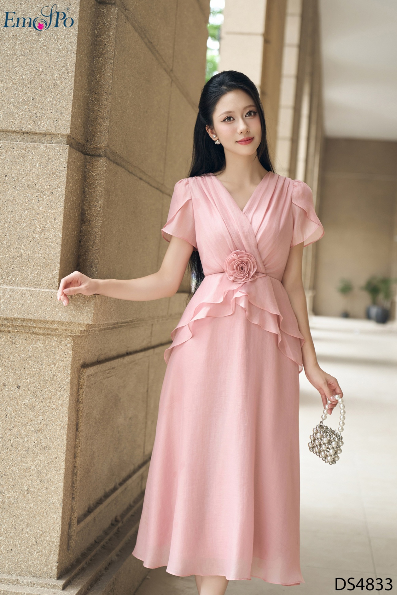 Đầm xòe, cổ tim, dáng peplum bèo đính hoa, tay cánh tiên