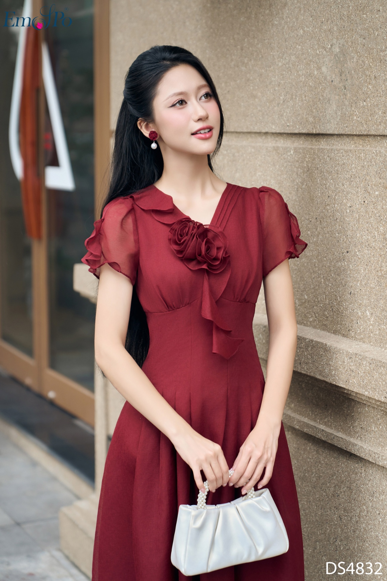 Đầm xòe, cổ tim bèo ly, can eo cao, đính hoa cuốn